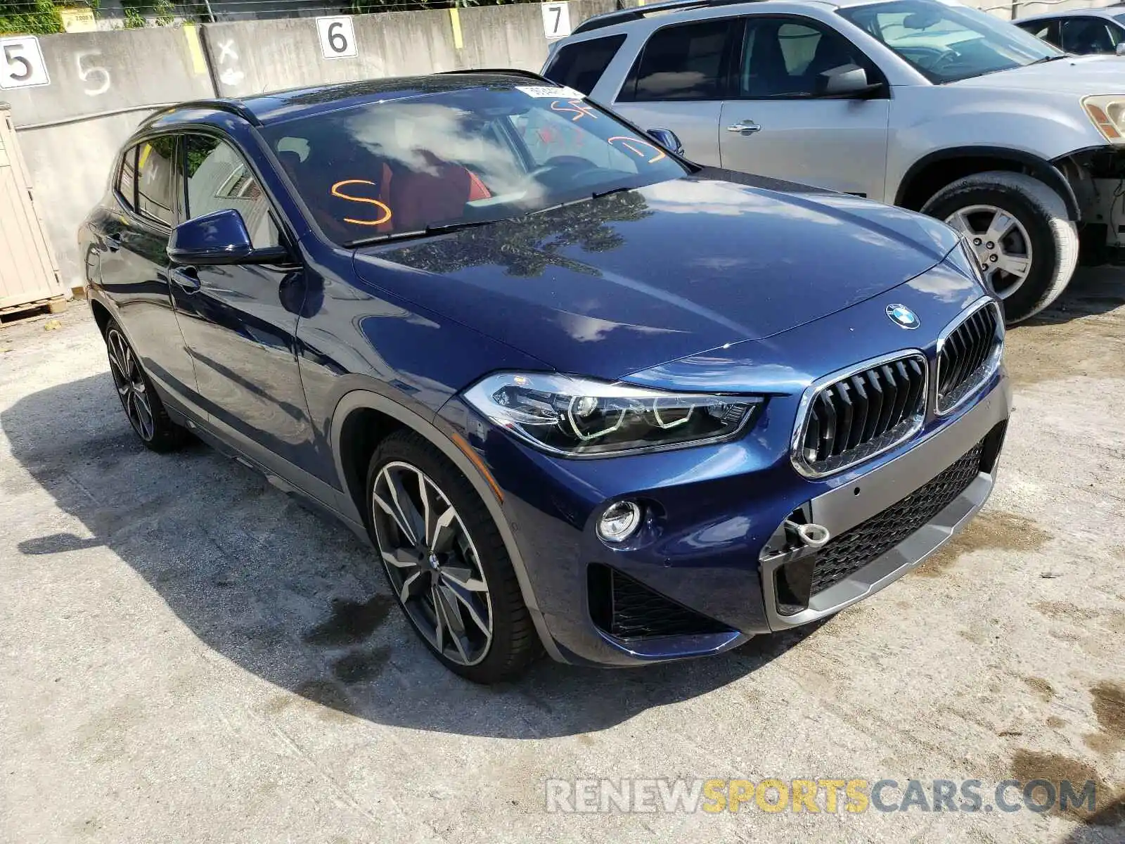 1 Photograph of a damaged car WBXYH9C04L5R21109 BMW X2 2020