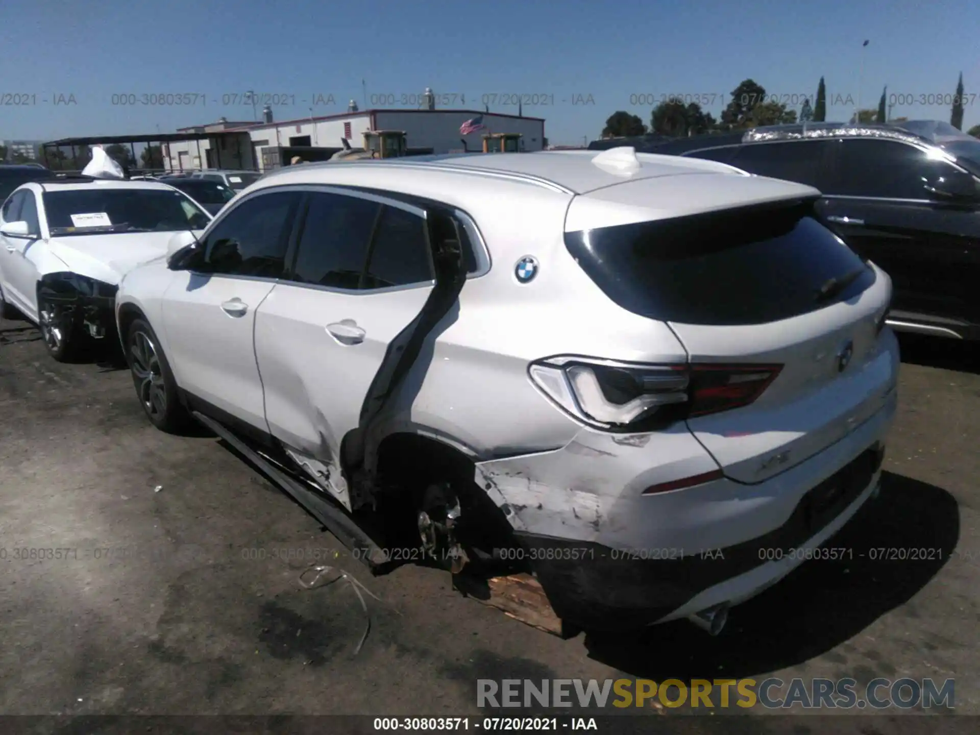 3 Photograph of a damaged car WBXYH9C08L5P47397 BMW X2 2020