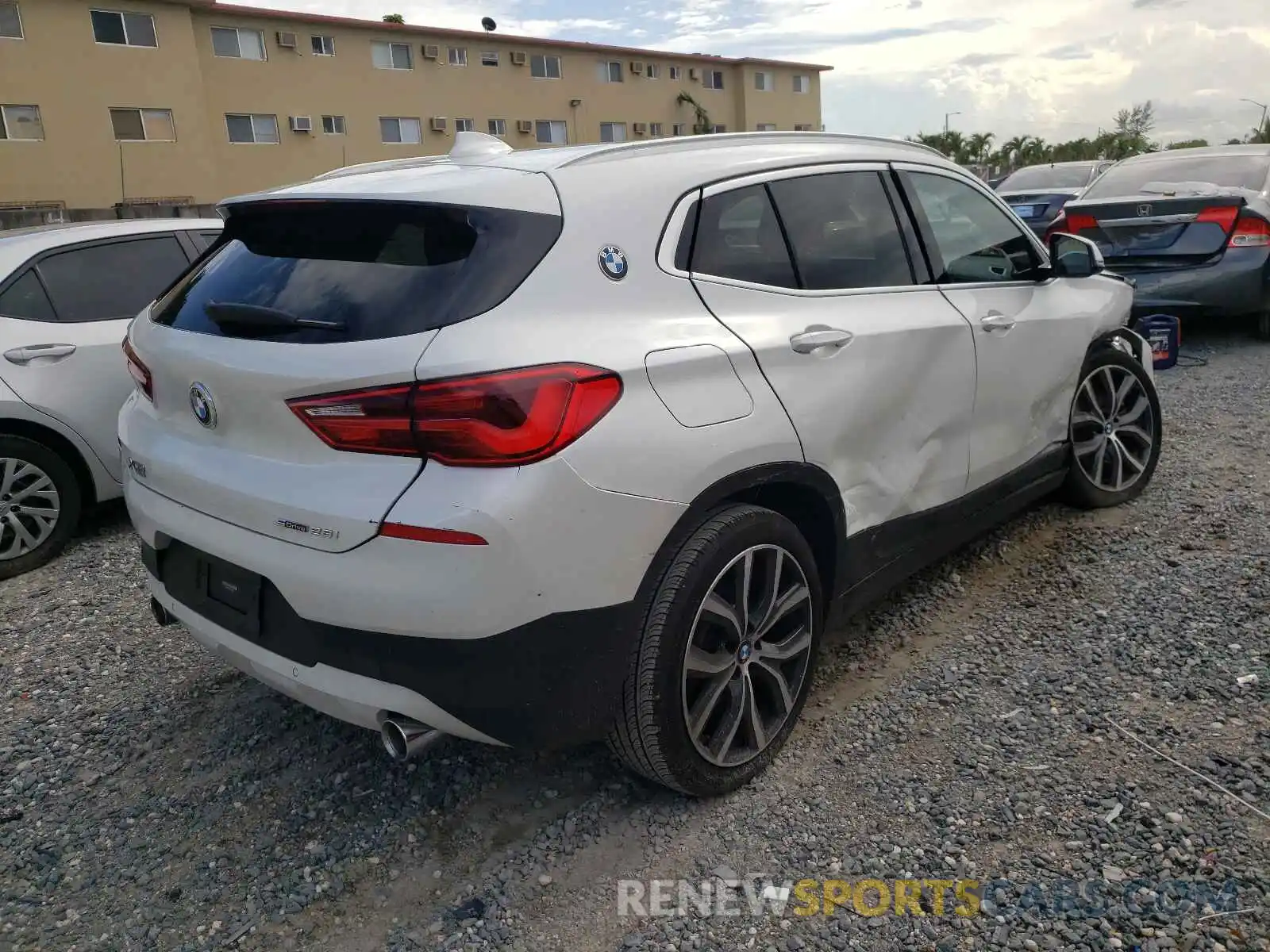 4 Photograph of a damaged car WBXYH9C0XL5R46984 BMW X2 2020