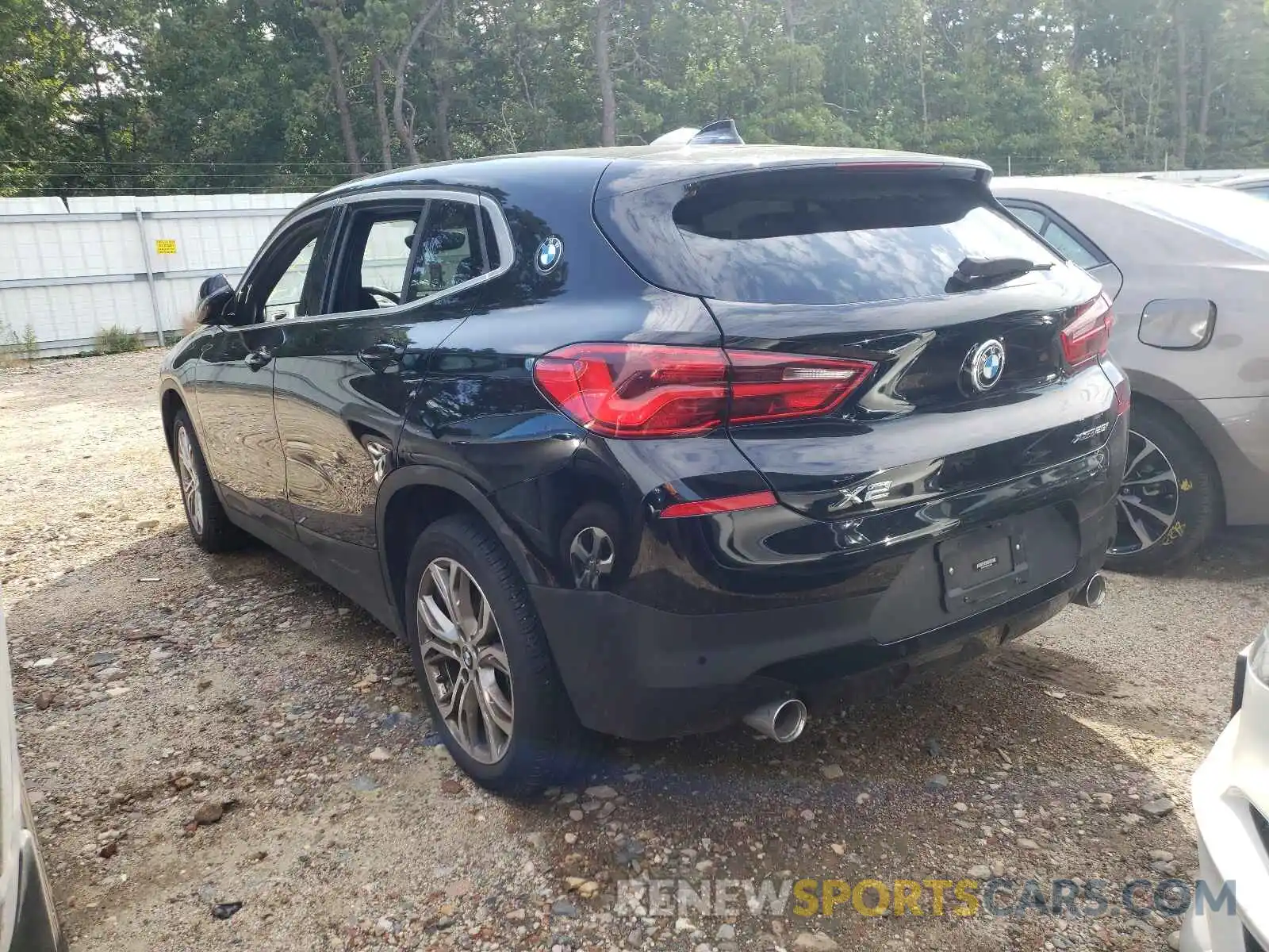 3 Photograph of a damaged car WBXYJ1C08L5R35035 BMW X2 2020