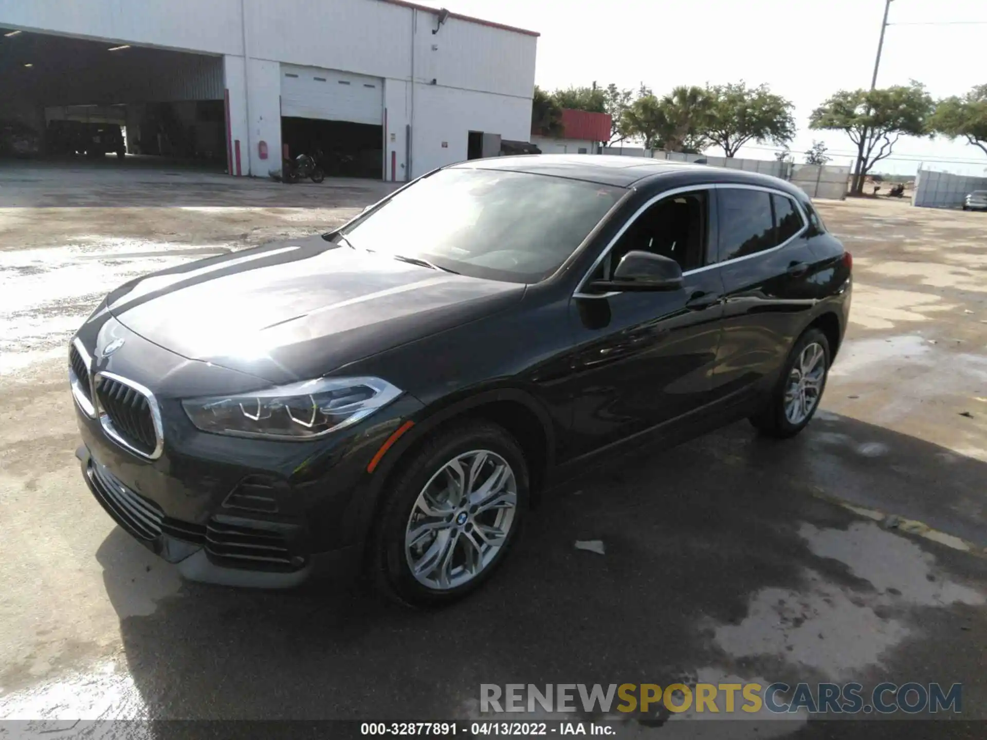 2 Photograph of a damaged car WBXYH9C06N5U19589 BMW X2 2022