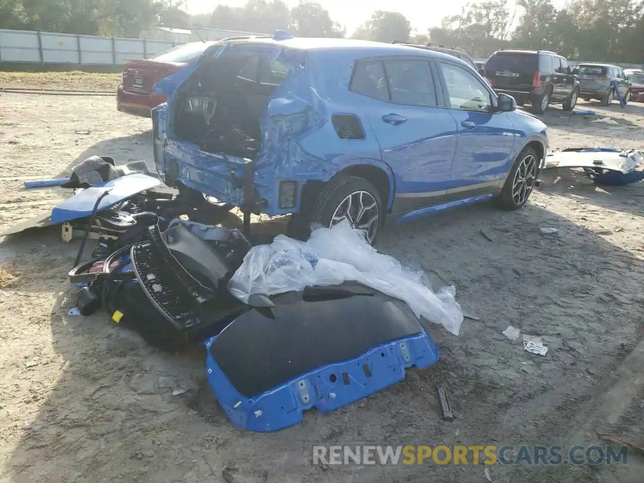 4 Photograph of a damaged car WBXYH9C09N5T68900 BMW X2 2022