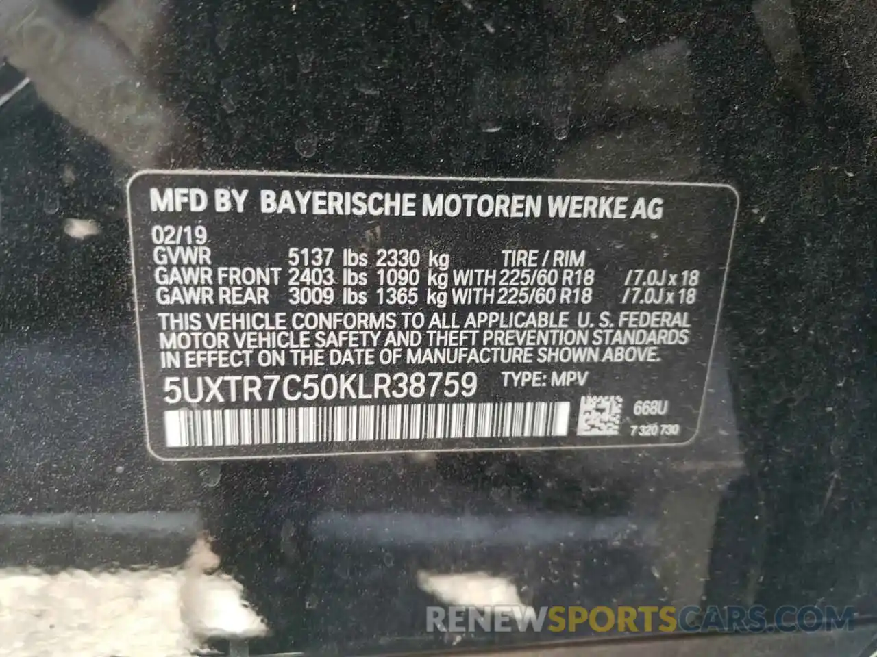 10 Photograph of a damaged car 5UXTR7C50KLR38759 BMW X3 2019