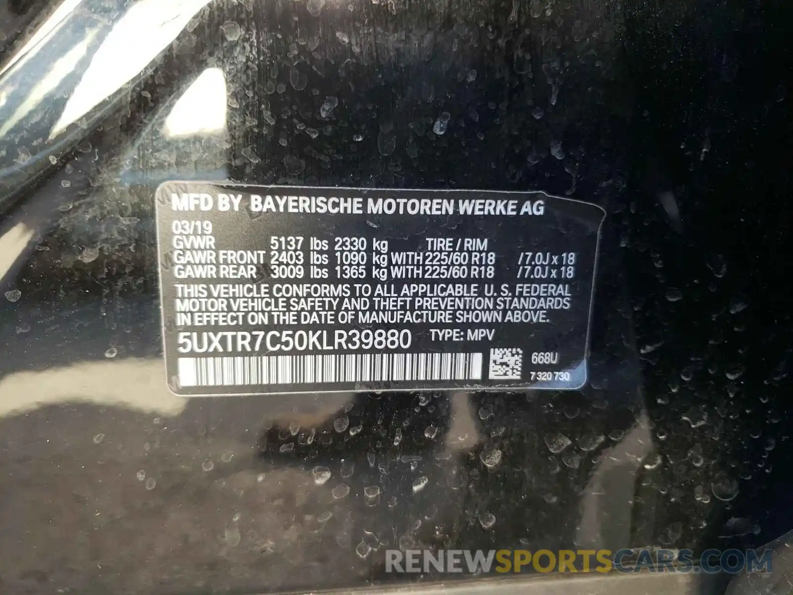 10 Photograph of a damaged car 5UXTR7C50KLR39880 BMW X3 2019