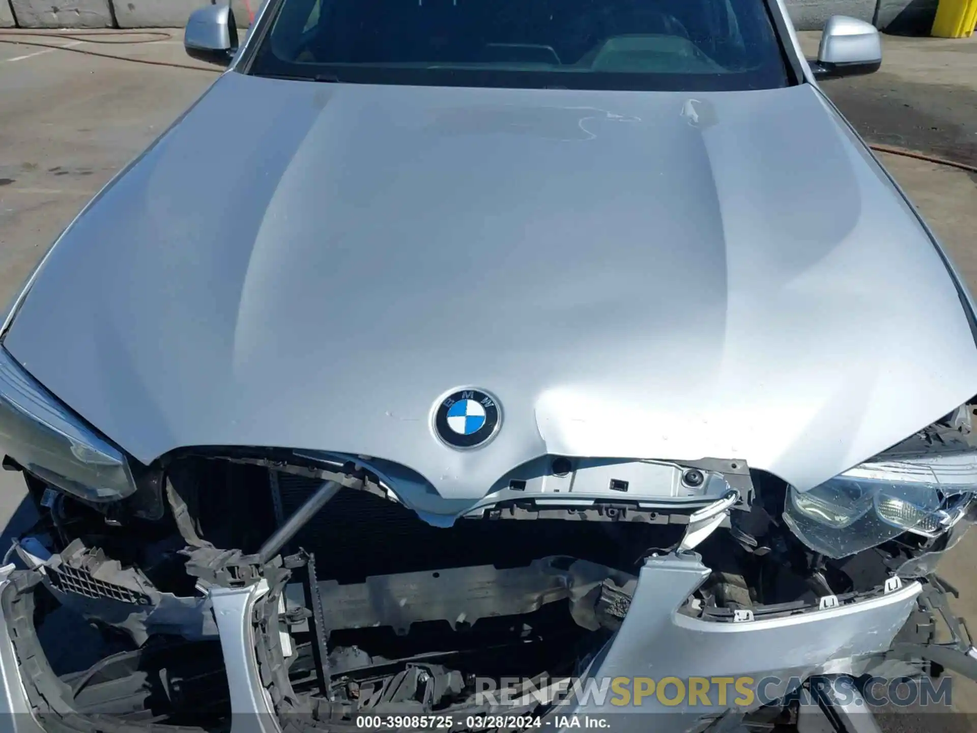 10 Photograph of a damaged car 5UXTR7C51KLF27471 BMW X3 2019