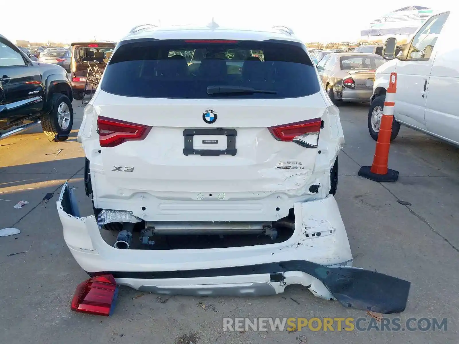 9 Photograph of a damaged car 5UXTR7C52KLE88728 BMW X3 2019