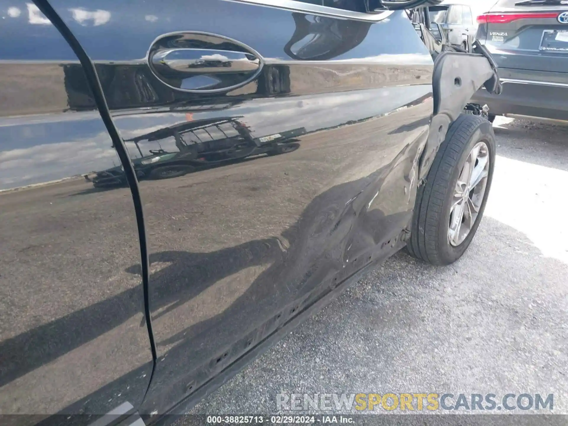 14 Photograph of a damaged car 5UXTR7C52KLR44269 BMW X3 2019