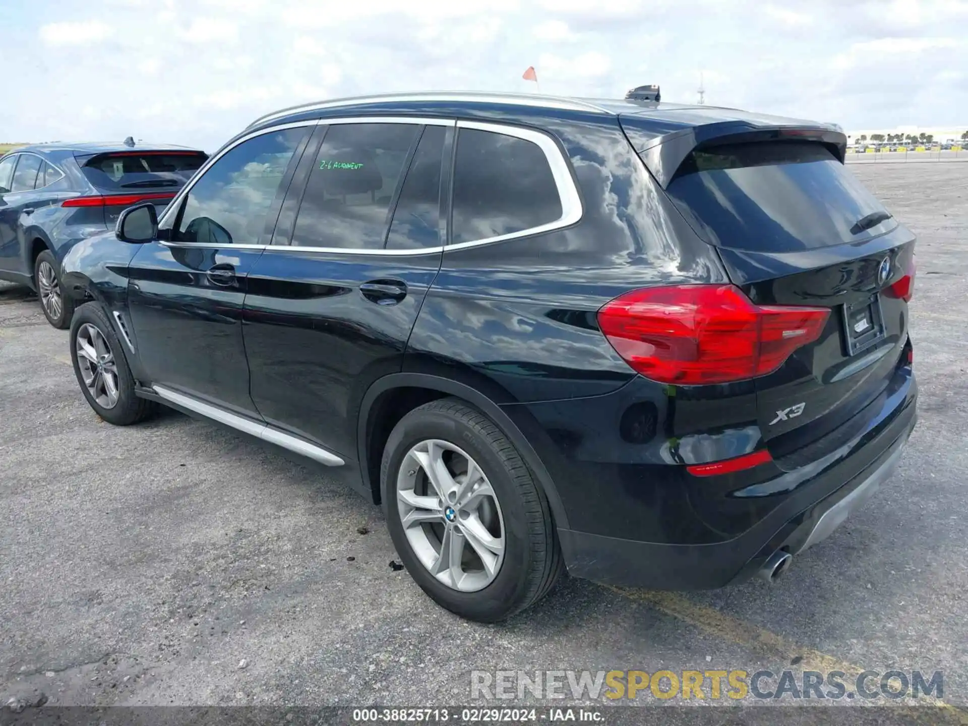 3 Photograph of a damaged car 5UXTR7C52KLR44269 BMW X3 2019