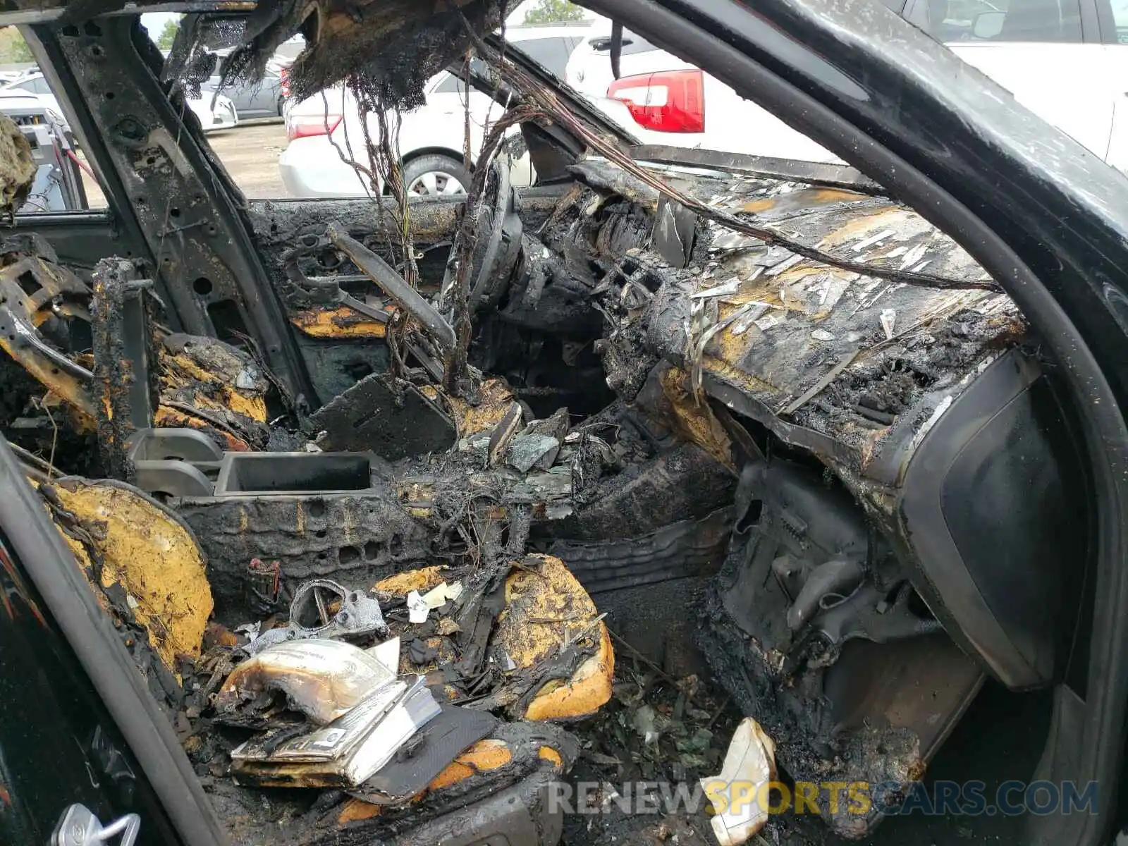5 Photograph of a damaged car 5UXTR7C53KLF23406 BMW X3 2019