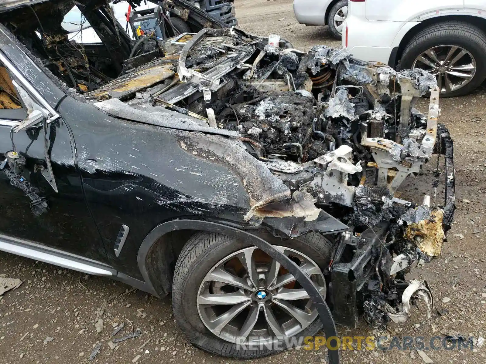 9 Photograph of a damaged car 5UXTR7C53KLF23406 BMW X3 2019
