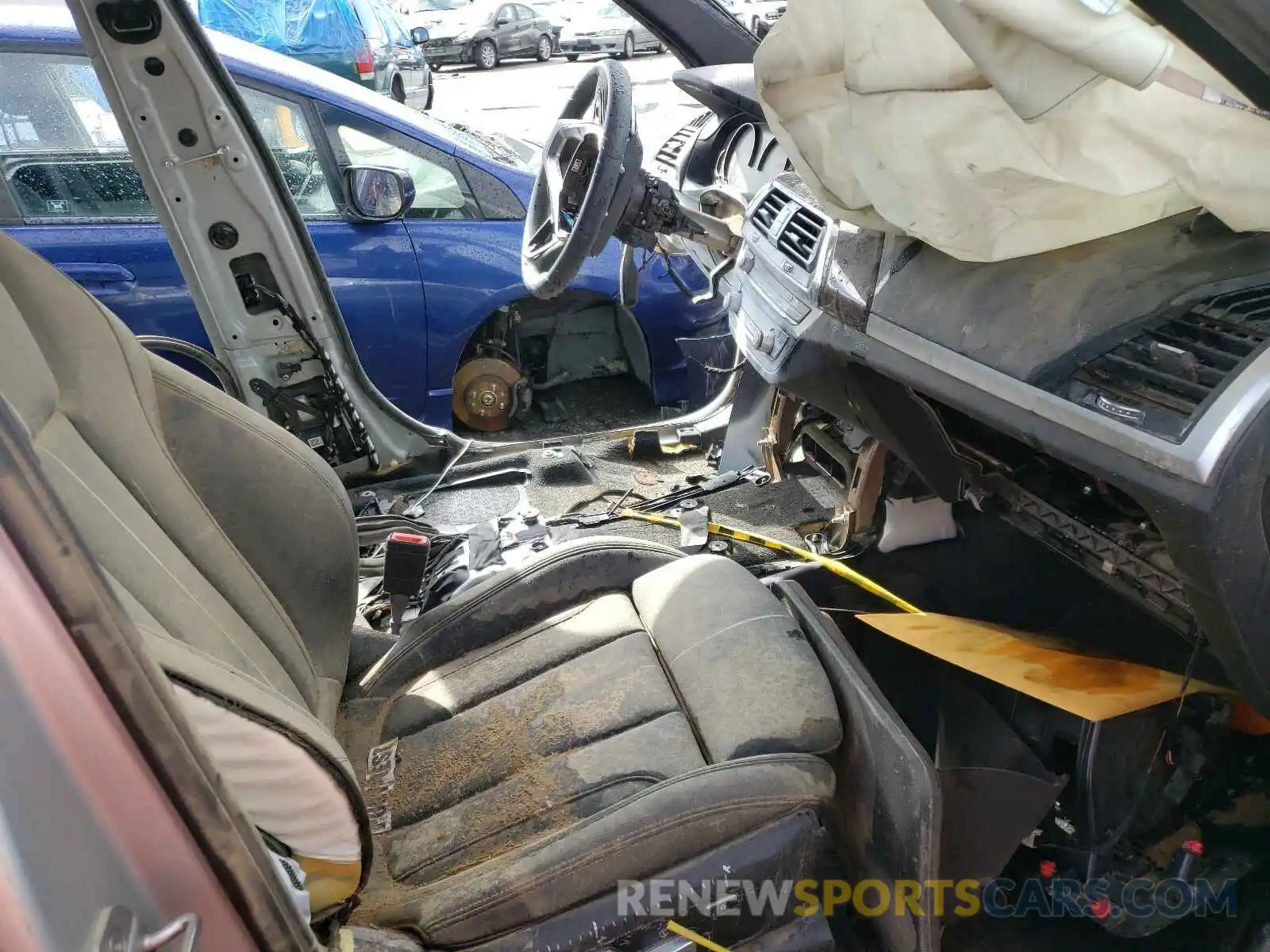 5 Photograph of a damaged car 5UXTR7C53KLF30114 BMW X3 2019