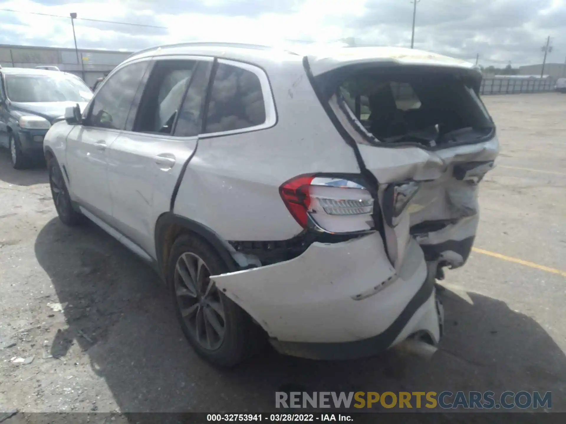 4 Photograph of a damaged car 5UXTR7C53KLF33319 BMW X3 2019