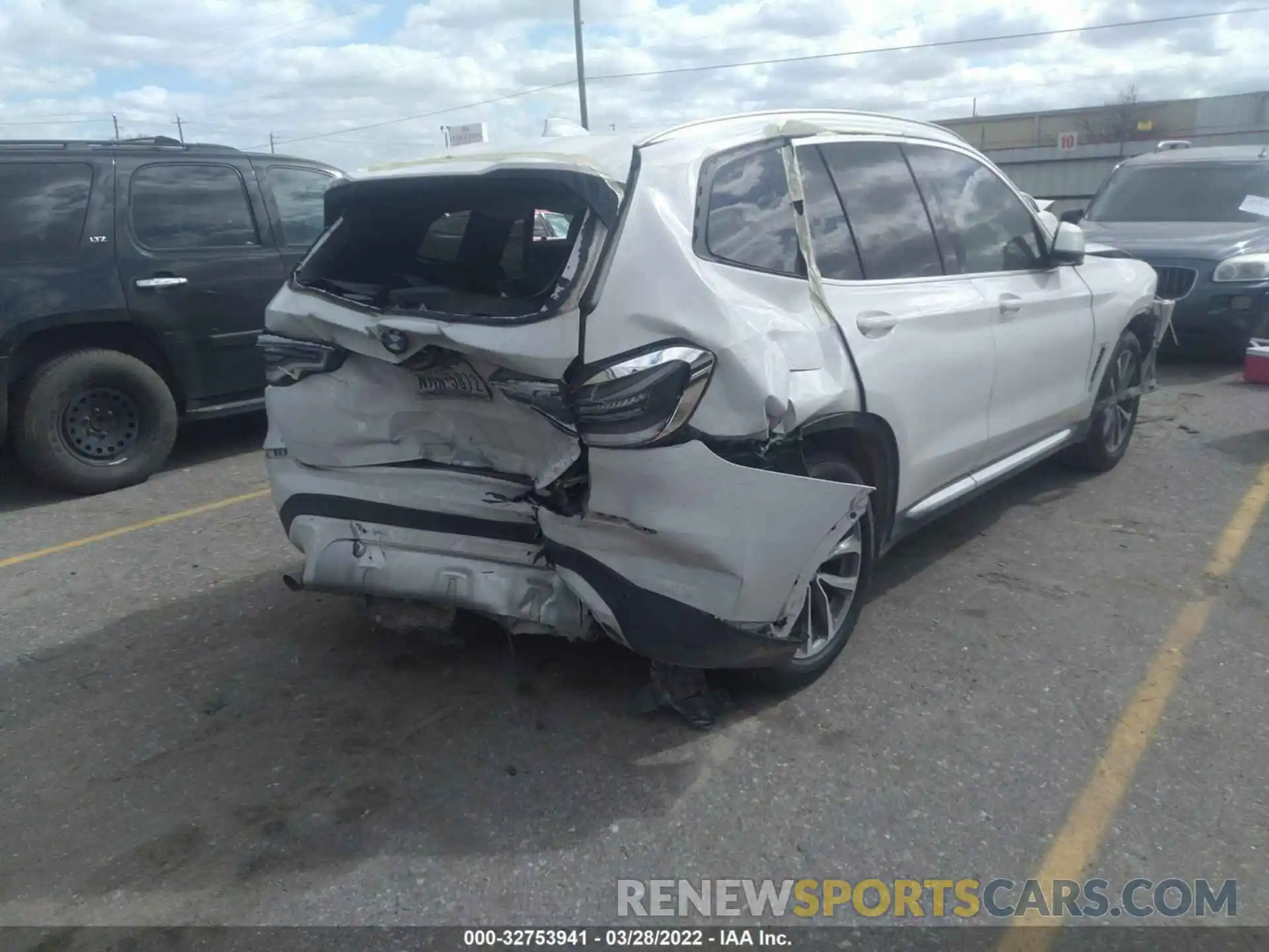 8 Photograph of a damaged car 5UXTR7C53KLF33319 BMW X3 2019