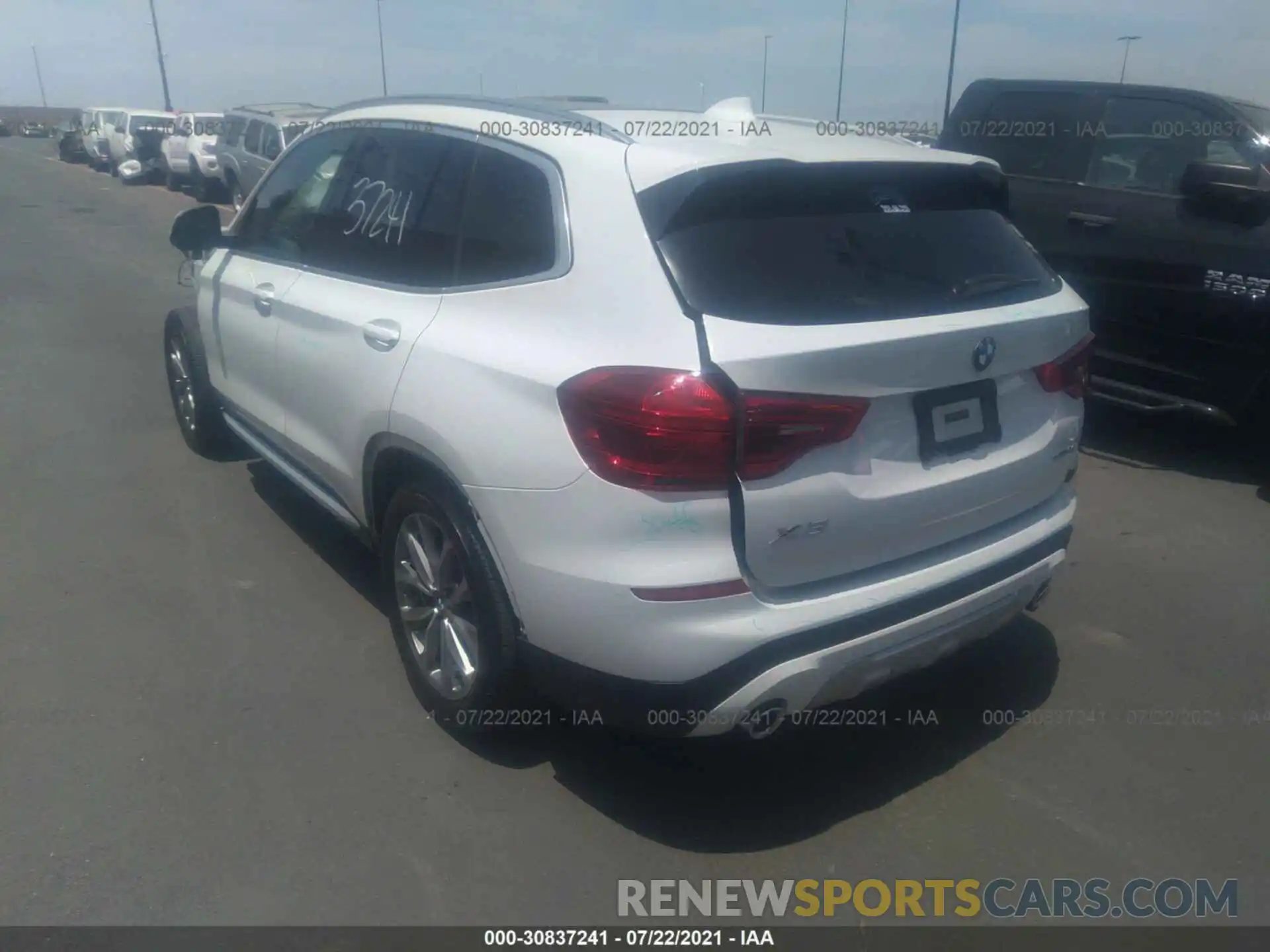 3 Photograph of a damaged car 5UXTR7C54KLR50137 BMW X3 2019