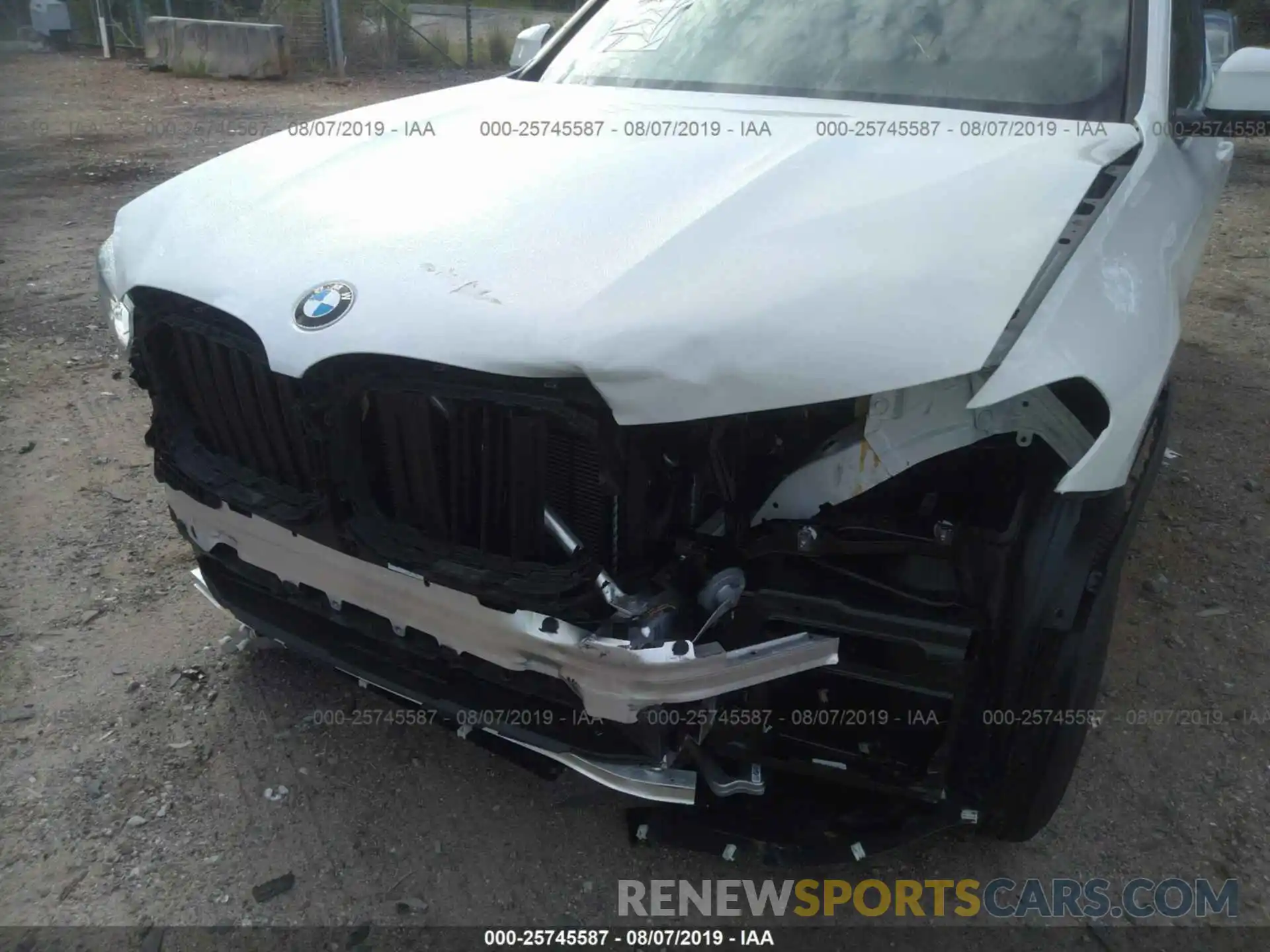 6 Photograph of a damaged car 5UXTR7C55KLR46730 BMW X3 2019