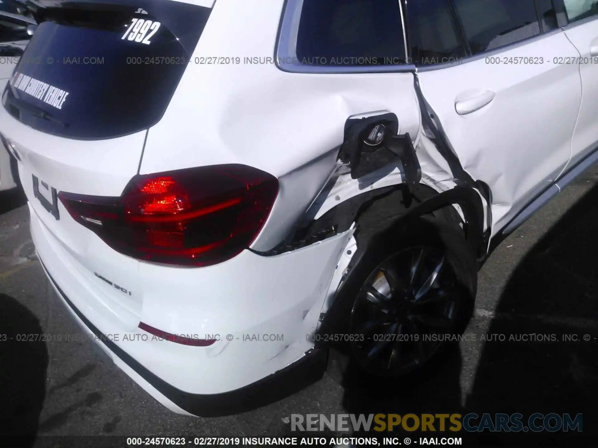 6 Photograph of a damaged car 5UXTR7C56KLE96394 BMW X3 2019