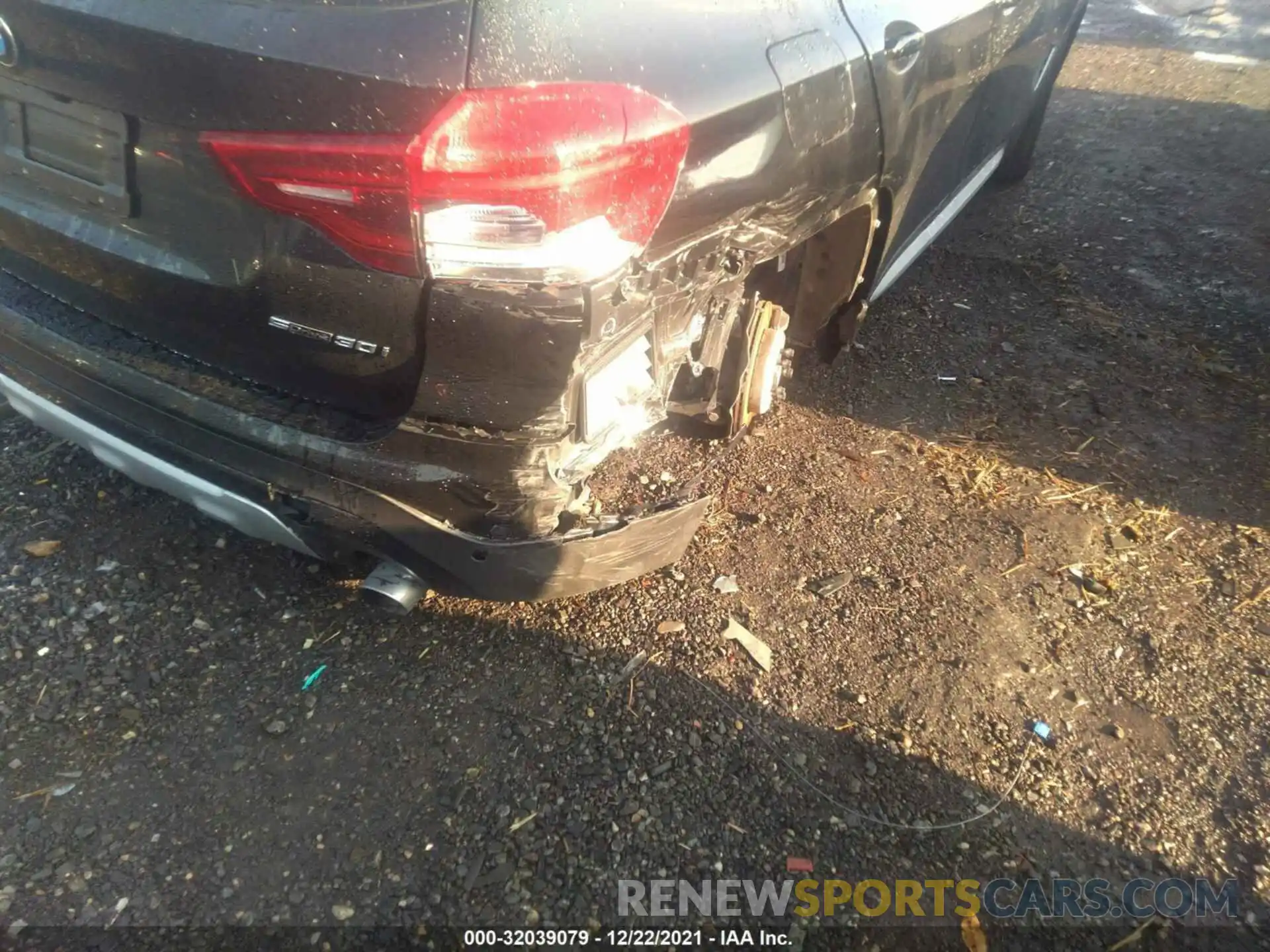 6 Photograph of a damaged car 5UXTR7C56KLF31015 BMW X3 2019