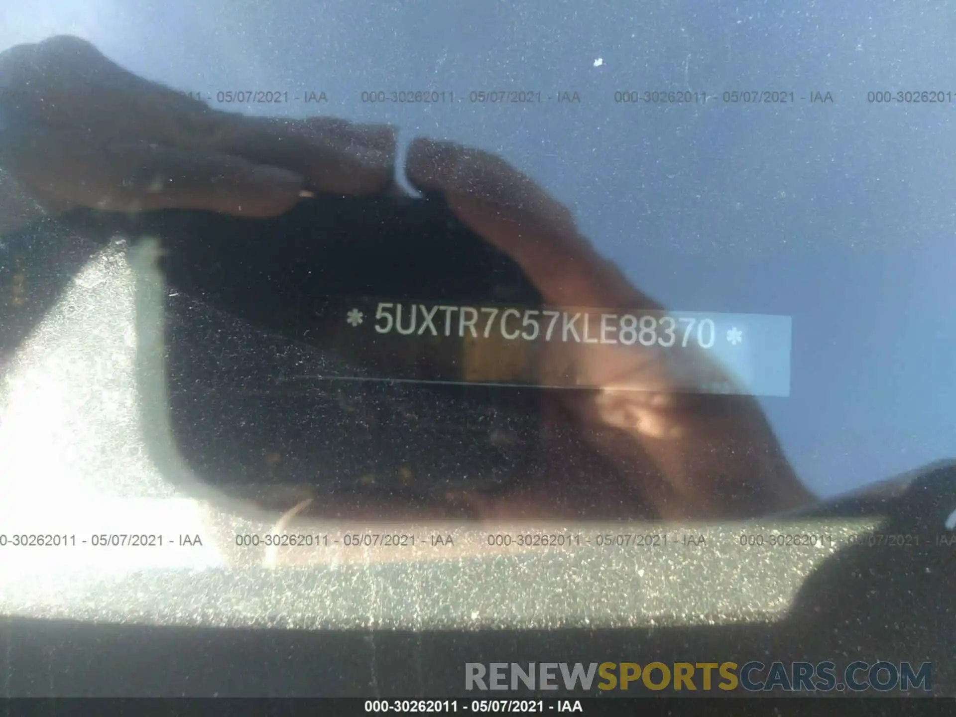9 Photograph of a damaged car 5UXTR7C57KLE88370 BMW X3 2019