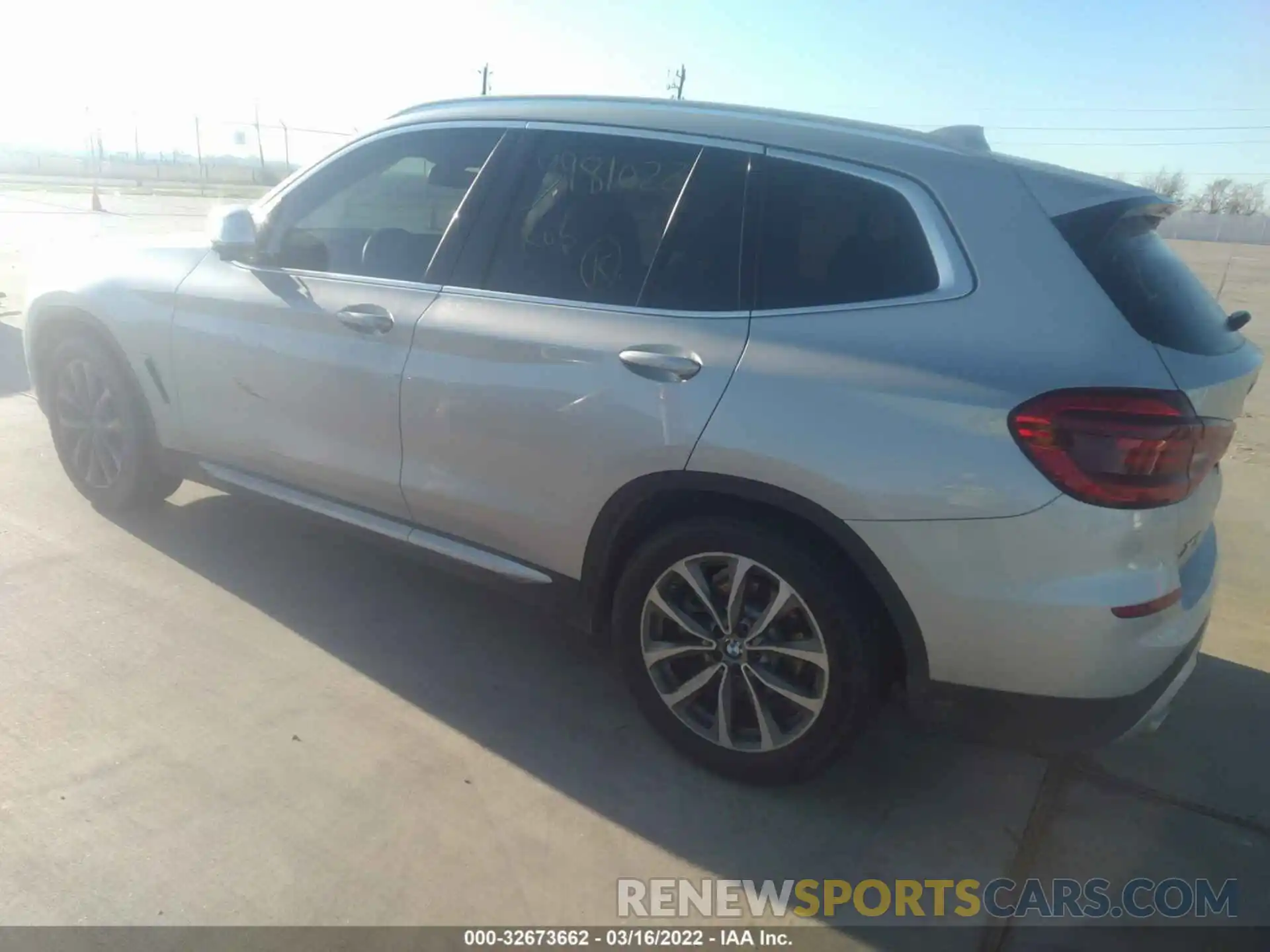 3 Photograph of a damaged car 5UXTR7C59KLE94137 BMW X3 2019