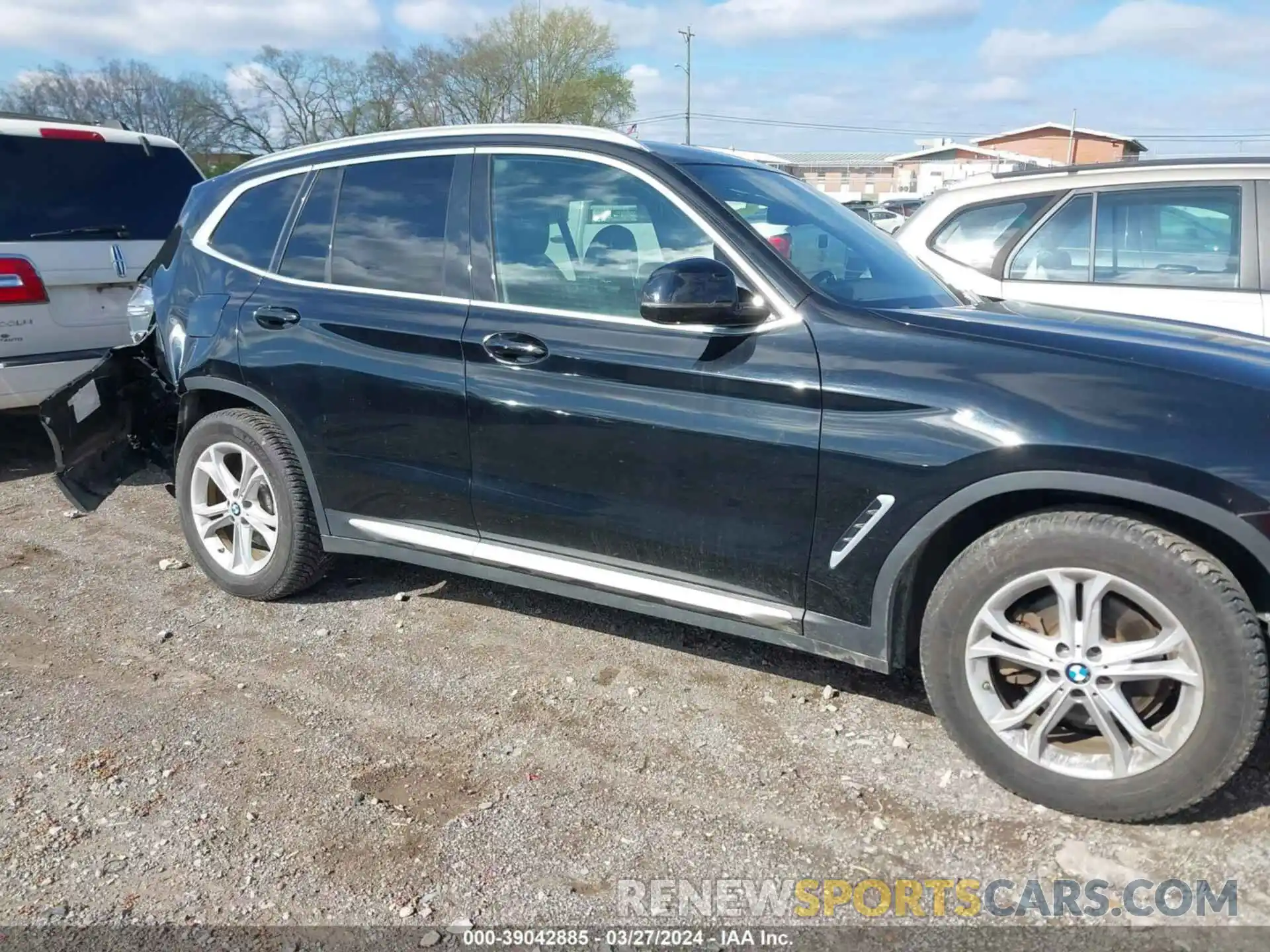 13 Photograph of a damaged car 5UXTR7C59KLF26925 BMW X3 2019