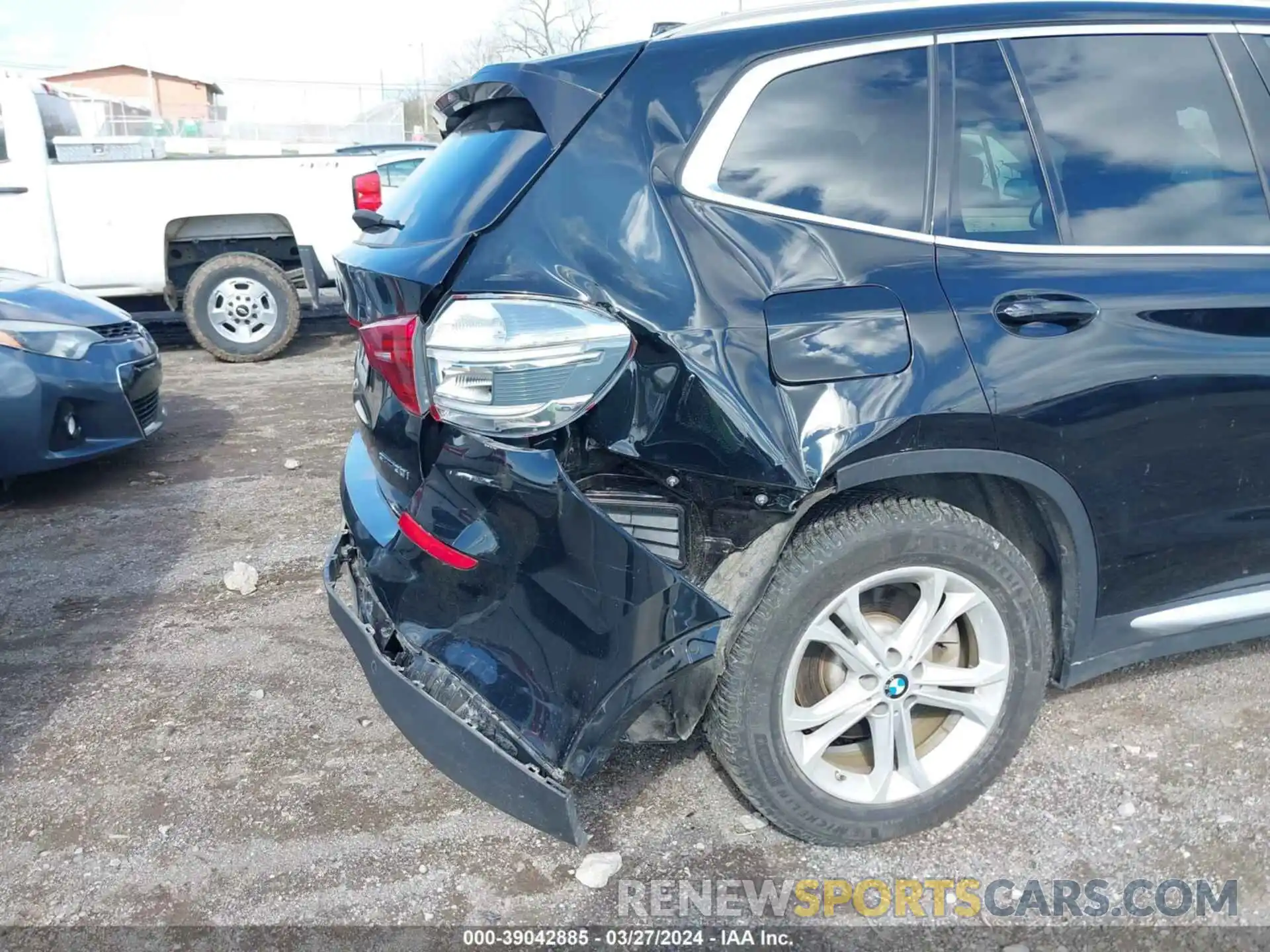 6 Photograph of a damaged car 5UXTR7C59KLF26925 BMW X3 2019