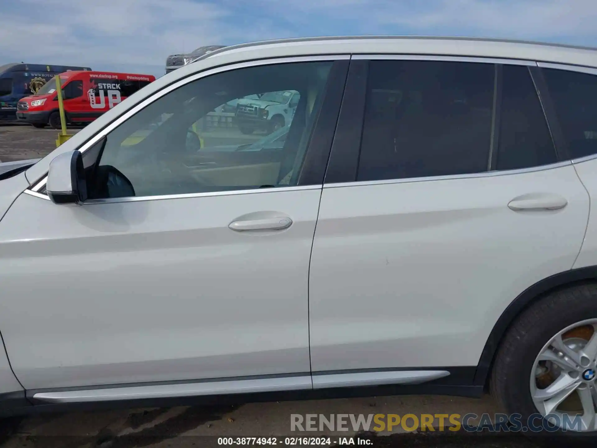 14 Photograph of a damaged car 5UXTR7C59KLR48819 BMW X3 2019