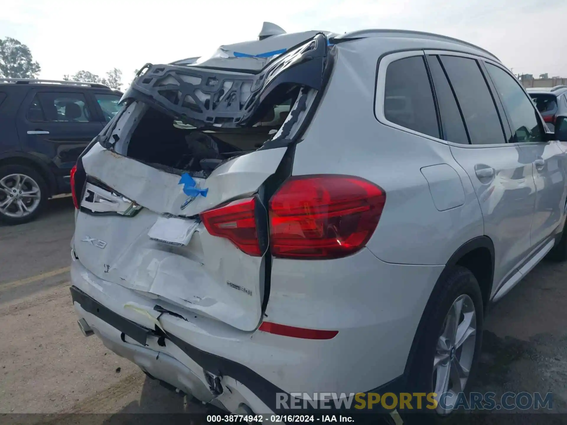 17 Photograph of a damaged car 5UXTR7C59KLR48819 BMW X3 2019