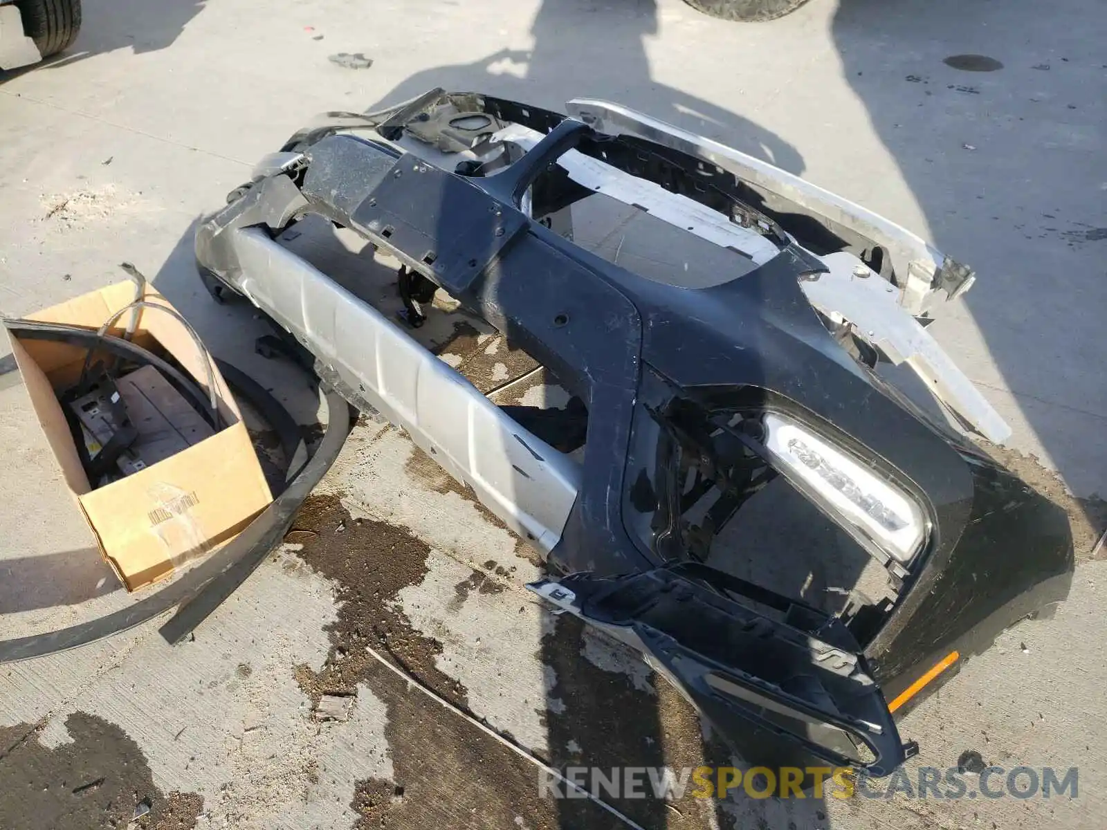 9 Photograph of a damaged car 5UXTR7C59KLR53485 BMW X3 2019