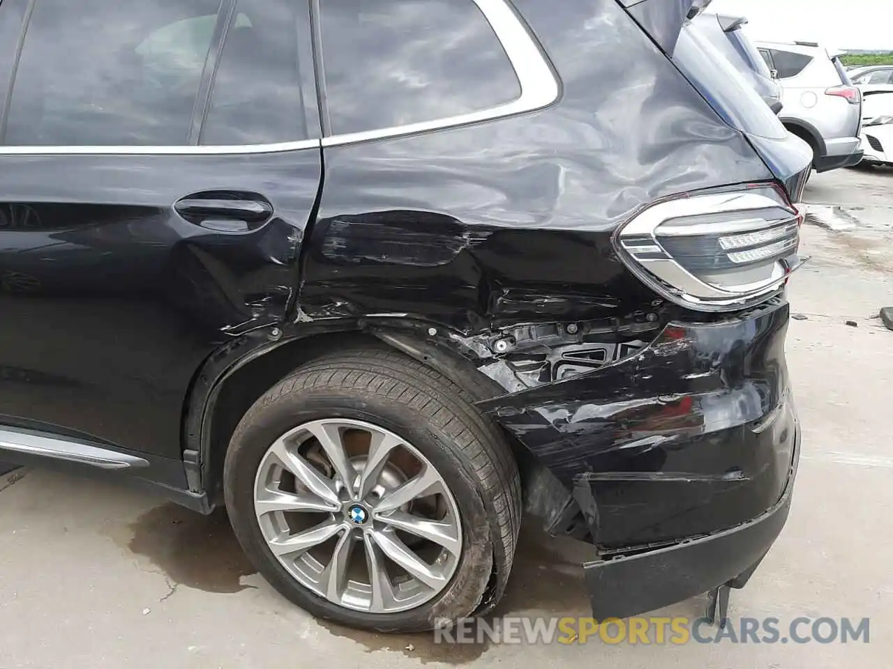 9 Photograph of a damaged car 5UXTR7C5XKLF23905 BMW X3 2019