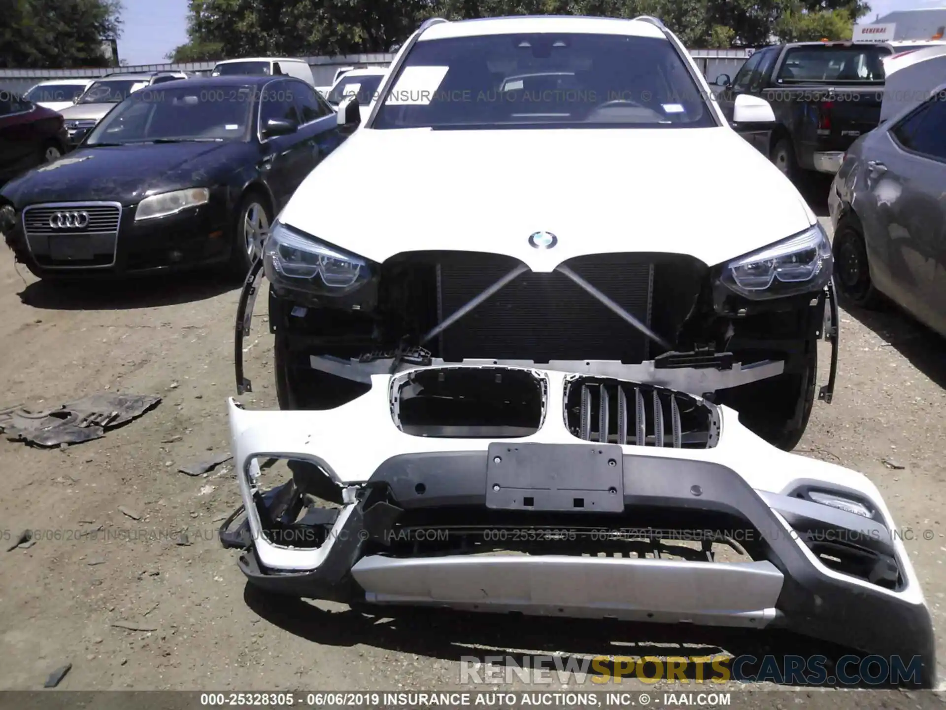 6 Photograph of a damaged car 5UXTR7C5XKLF25055 BMW X3 2019