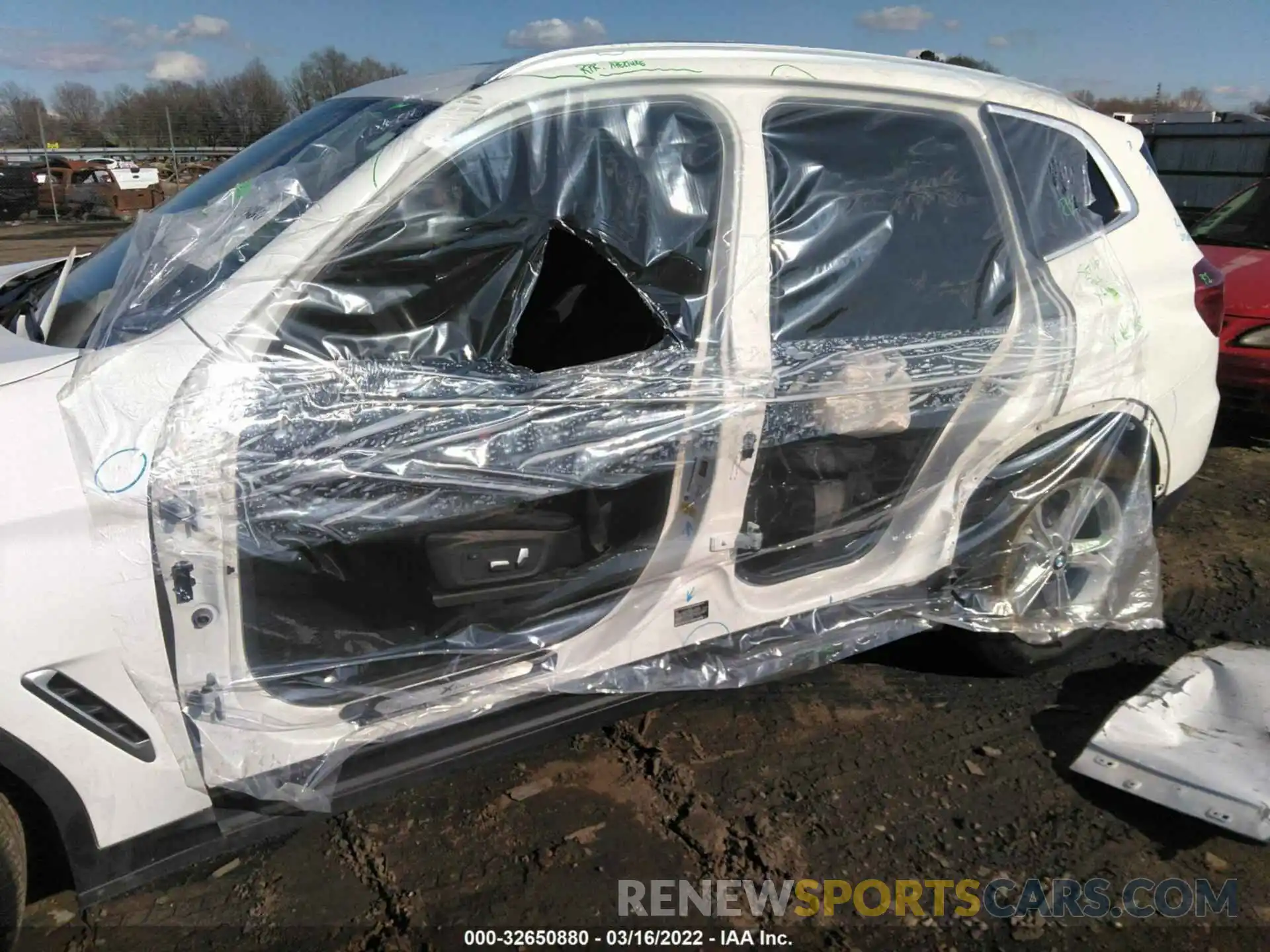 6 Photograph of a damaged car 5UXTR7C5XKLF27002 BMW X3 2019