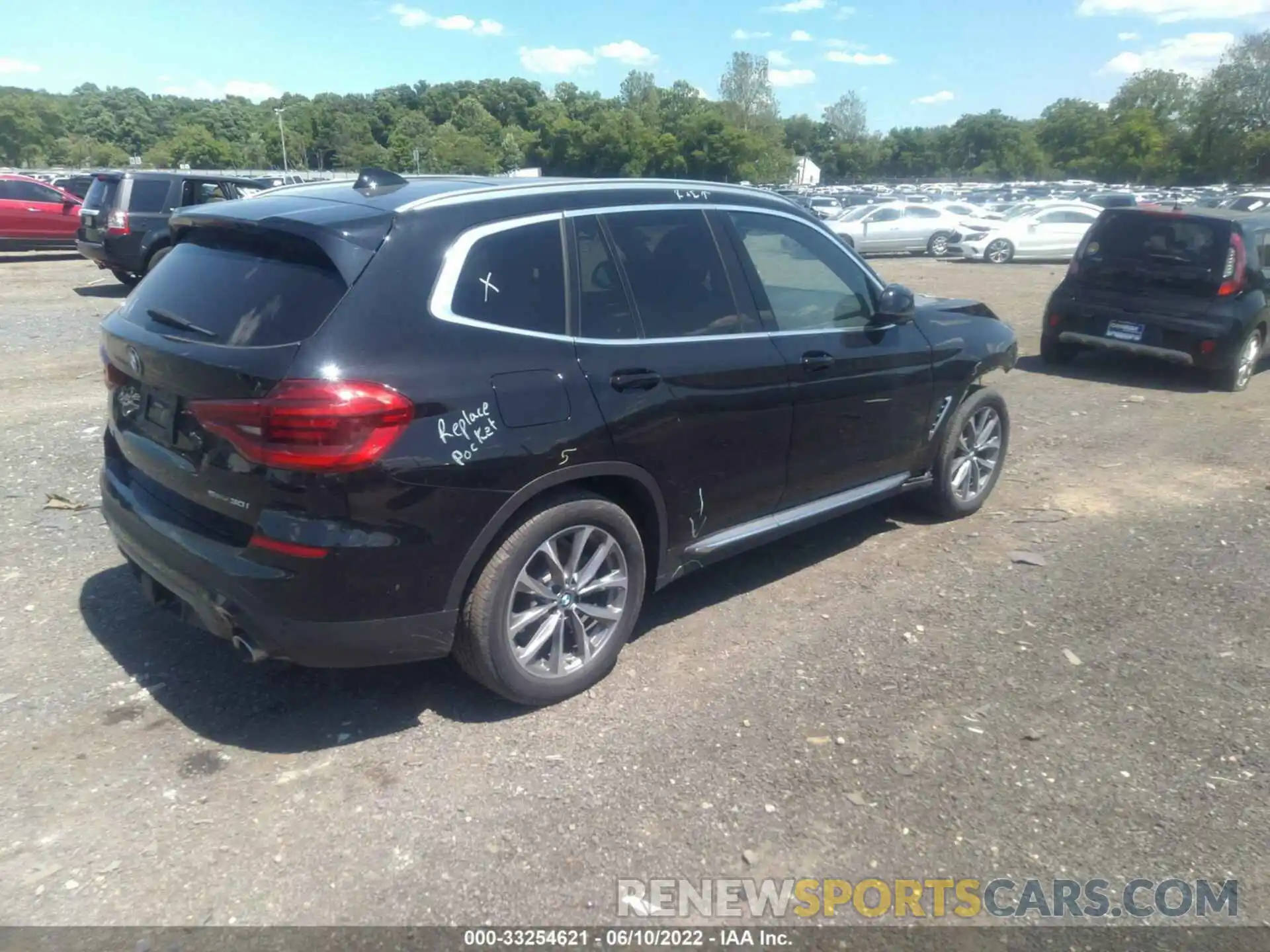 4 Photograph of a damaged car 5UXTR7C5XKLF31194 BMW X3 2019