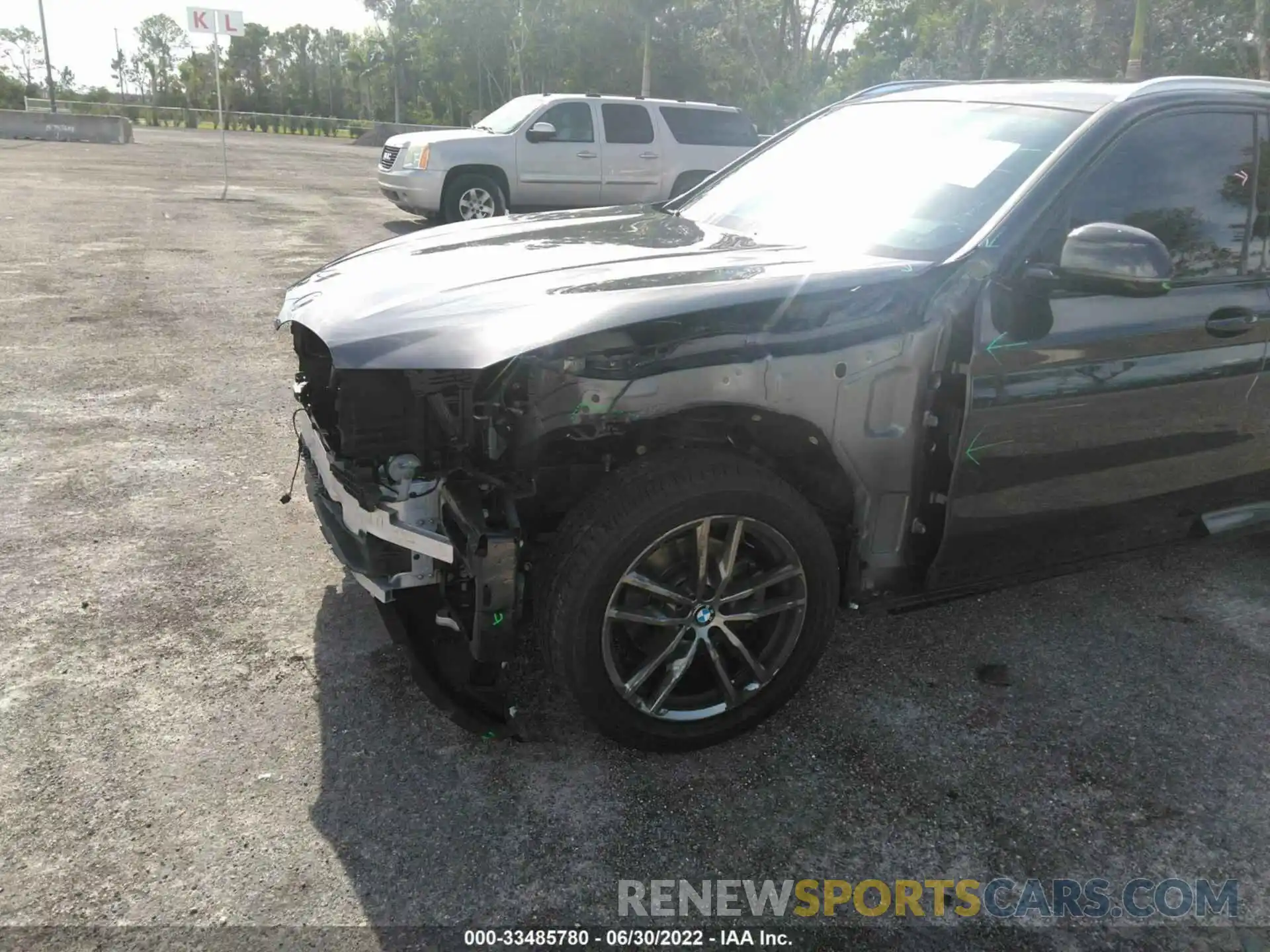 6 Photograph of a damaged car 5UXTR7C5XKLF33043 BMW X3 2019