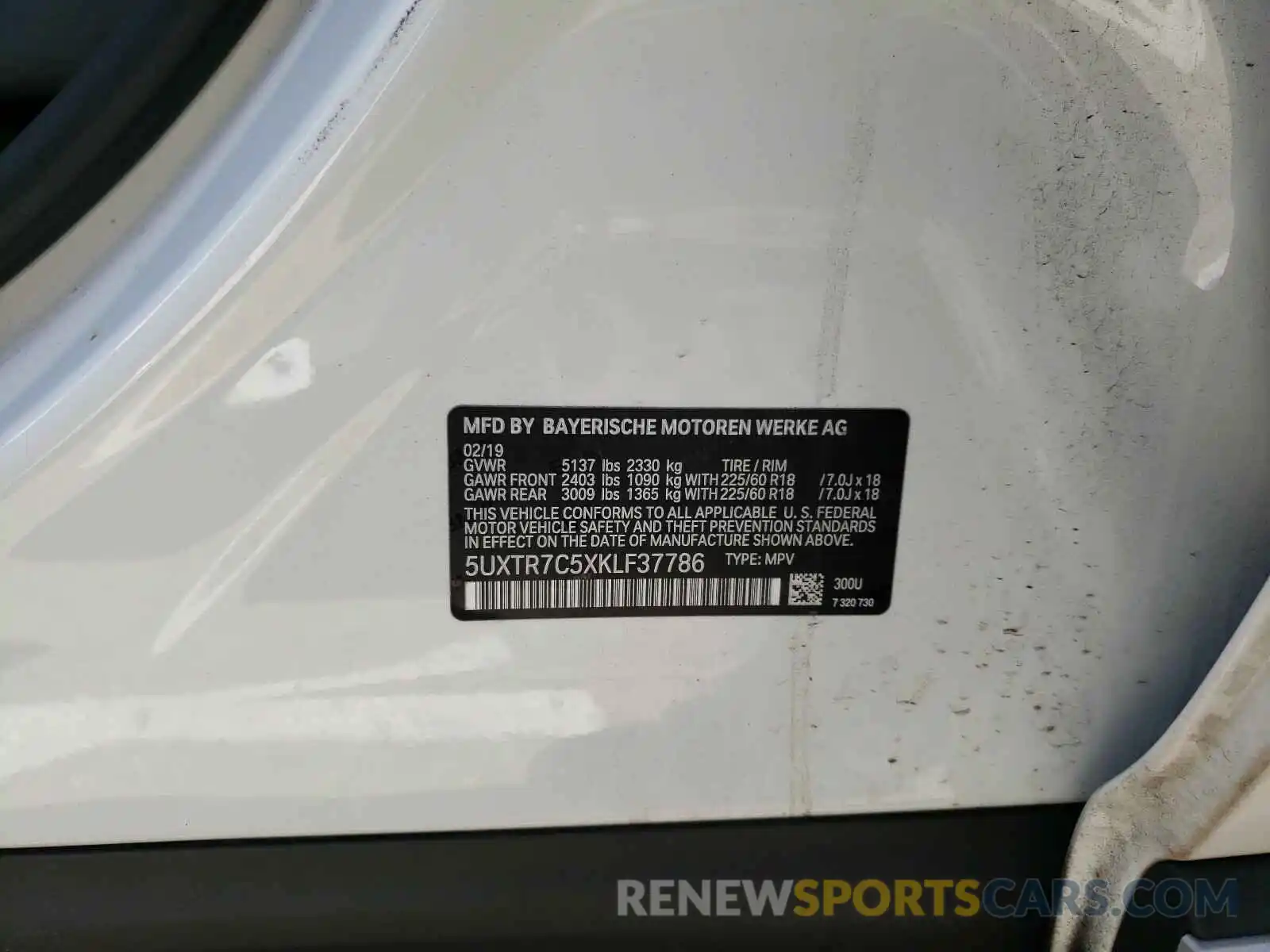 10 Photograph of a damaged car 5UXTR7C5XKLF37786 BMW X3 2019