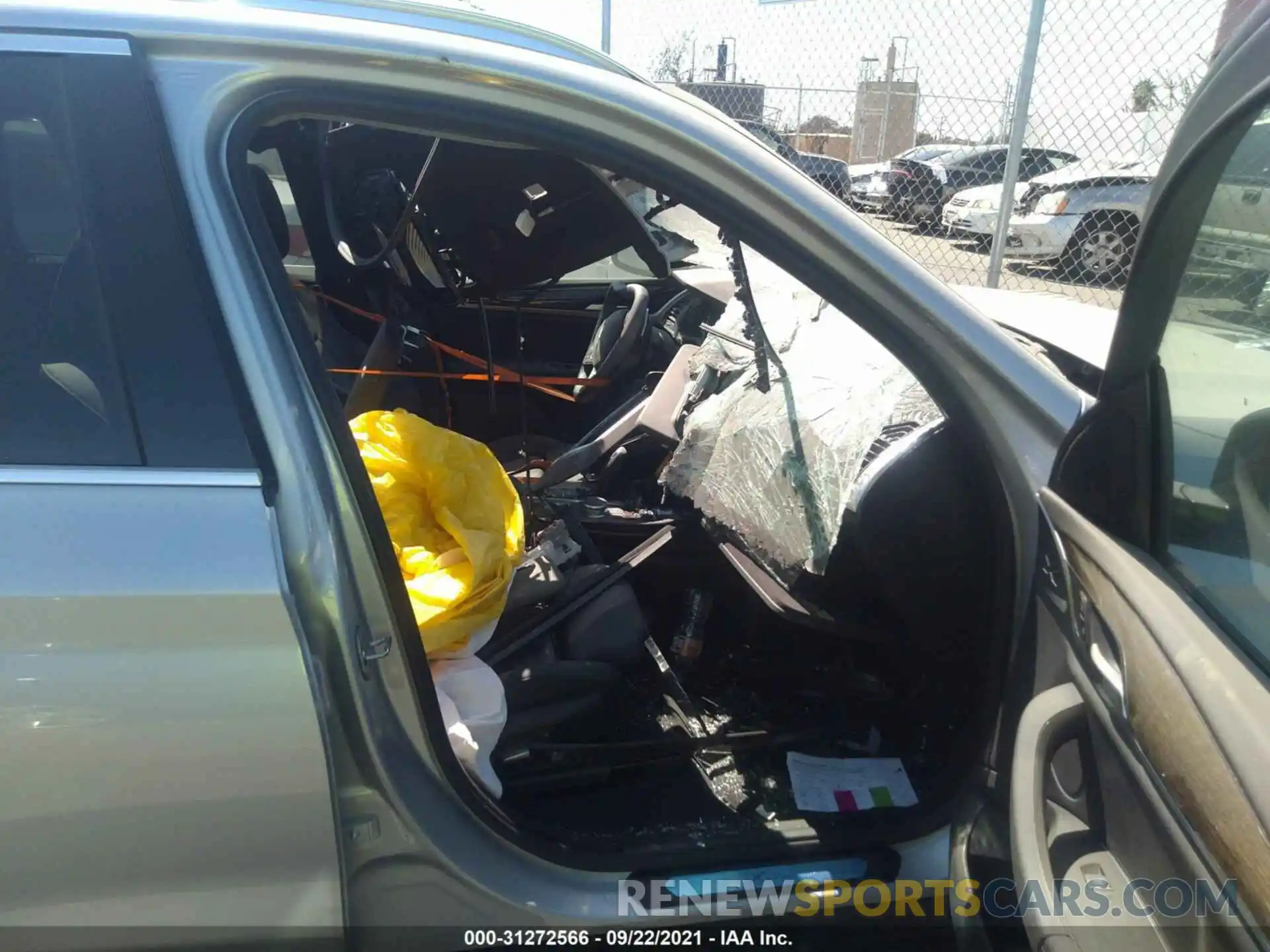 5 Photograph of a damaged car 5UXTR7C5XKLR53351 BMW X3 2019