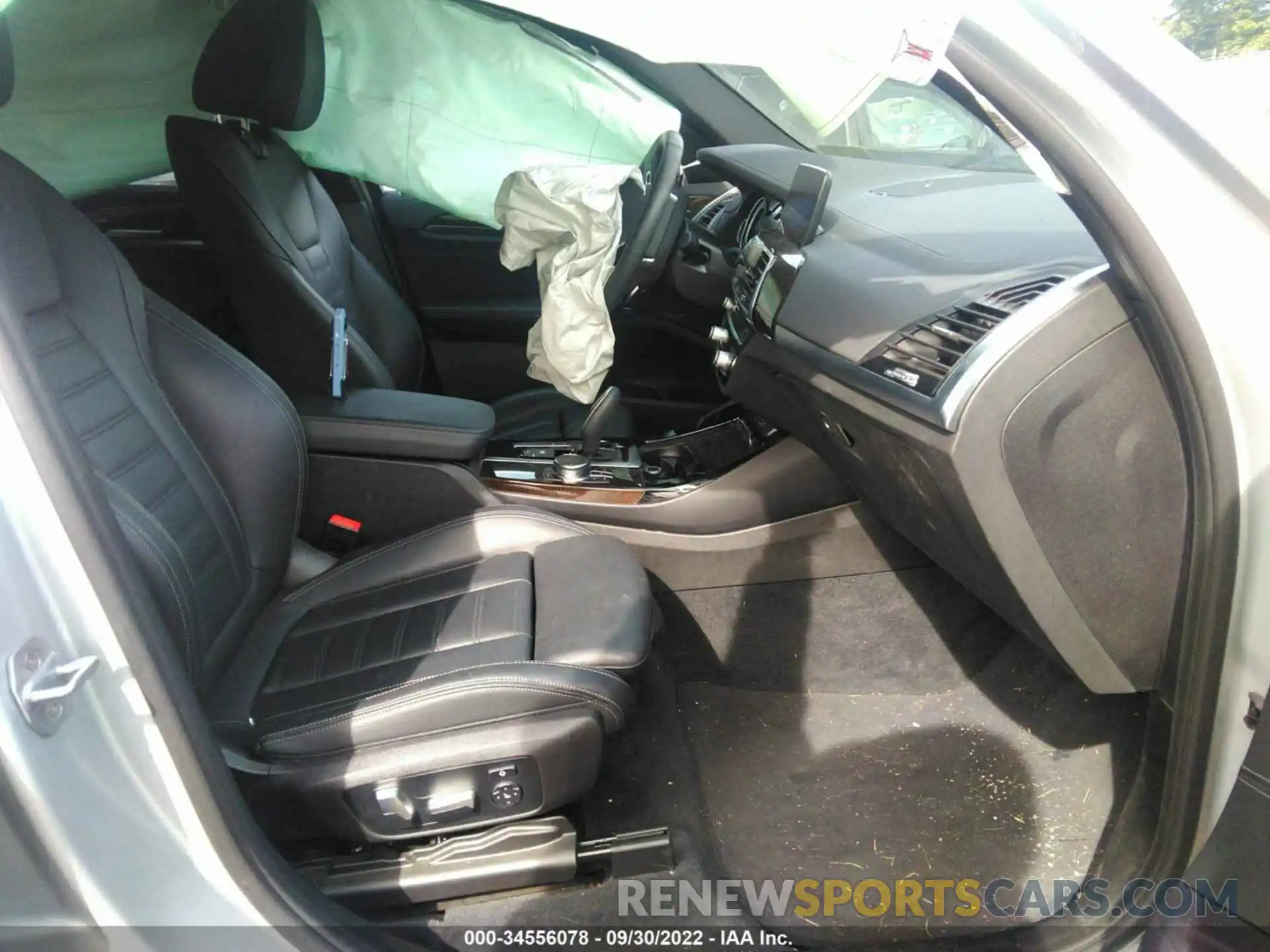 5 Photograph of a damaged car 5UXTR9C50KLE13067 BMW X3 2019