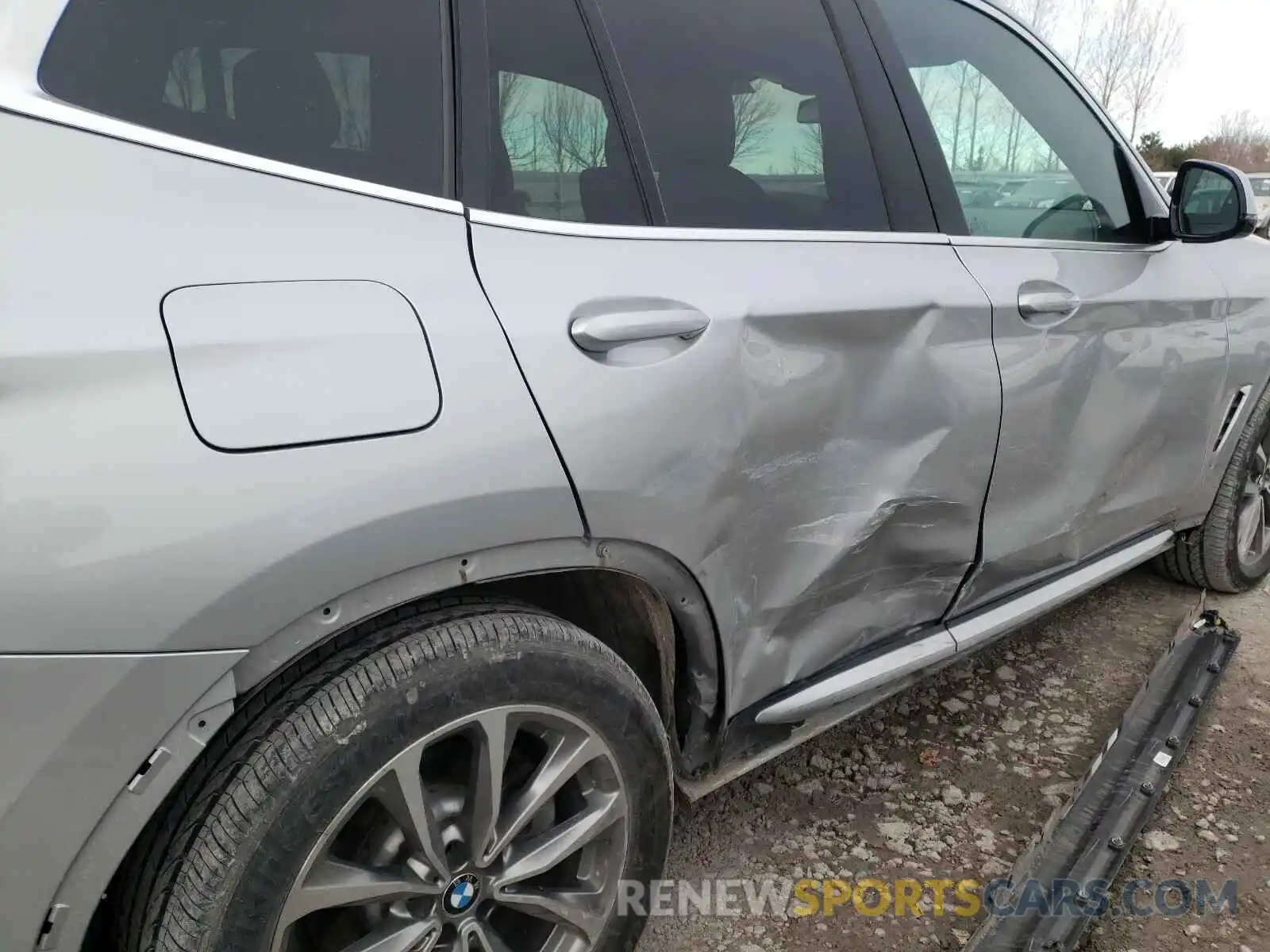 9 Photograph of a damaged car 5UXTR9C50KLP87711 BMW X3 2019