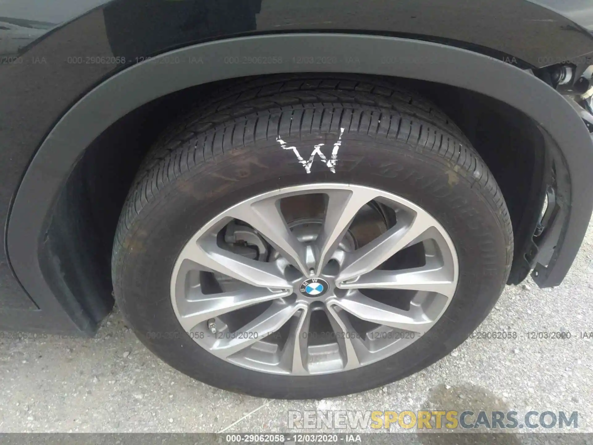 14 Photograph of a damaged car 5UXTR9C50KLP88504 BMW X3 2019