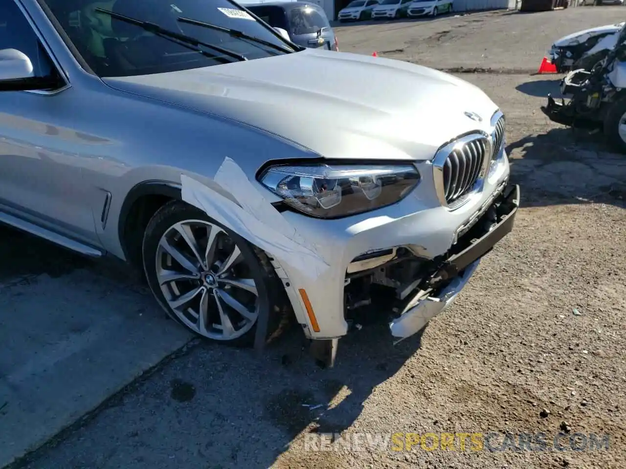 9 Photograph of a damaged car 5UXTR9C50KLR05918 BMW X3 2019