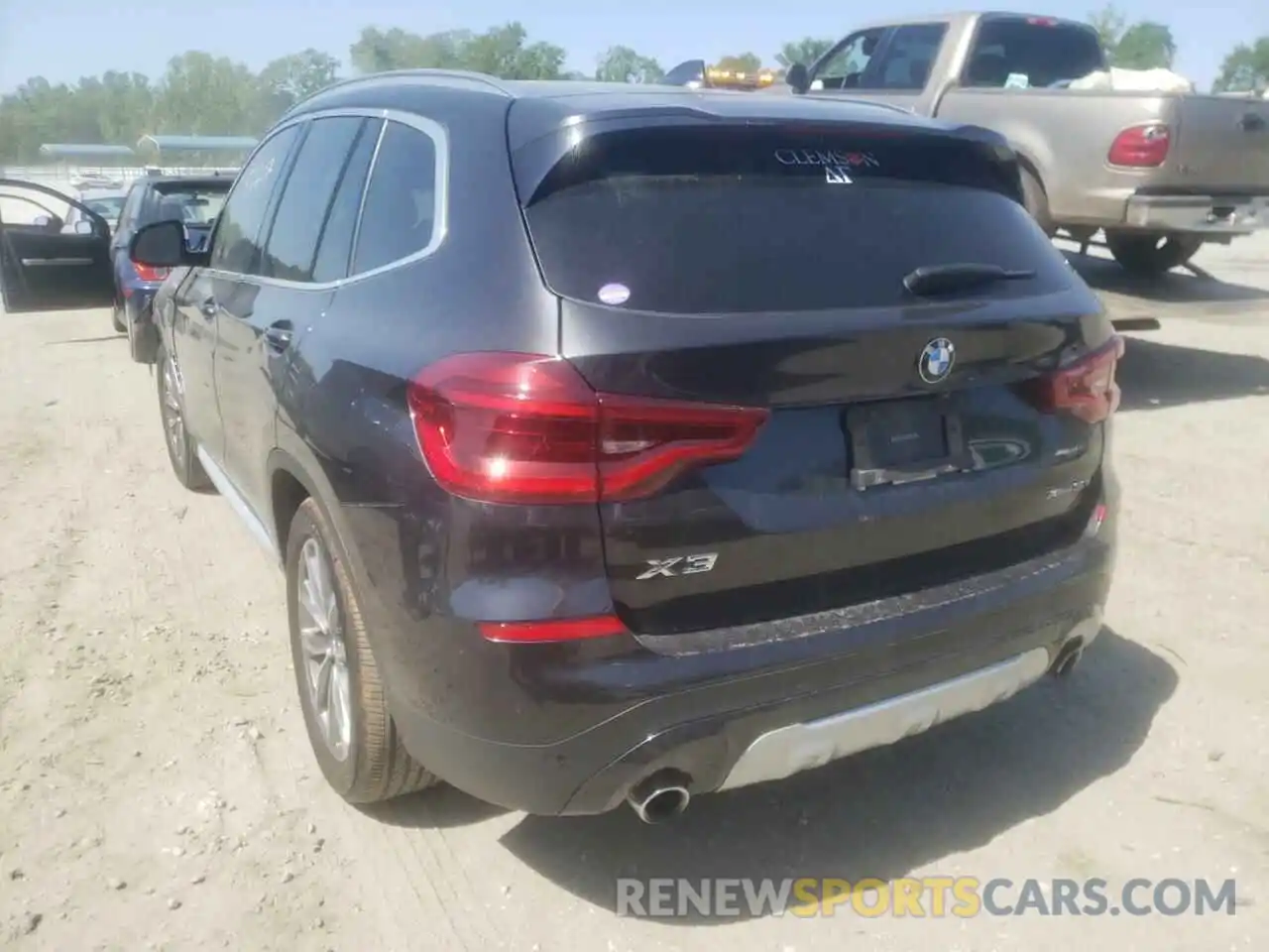 3 Photograph of a damaged car 5UXTR9C52KLD92450 BMW X3 2019