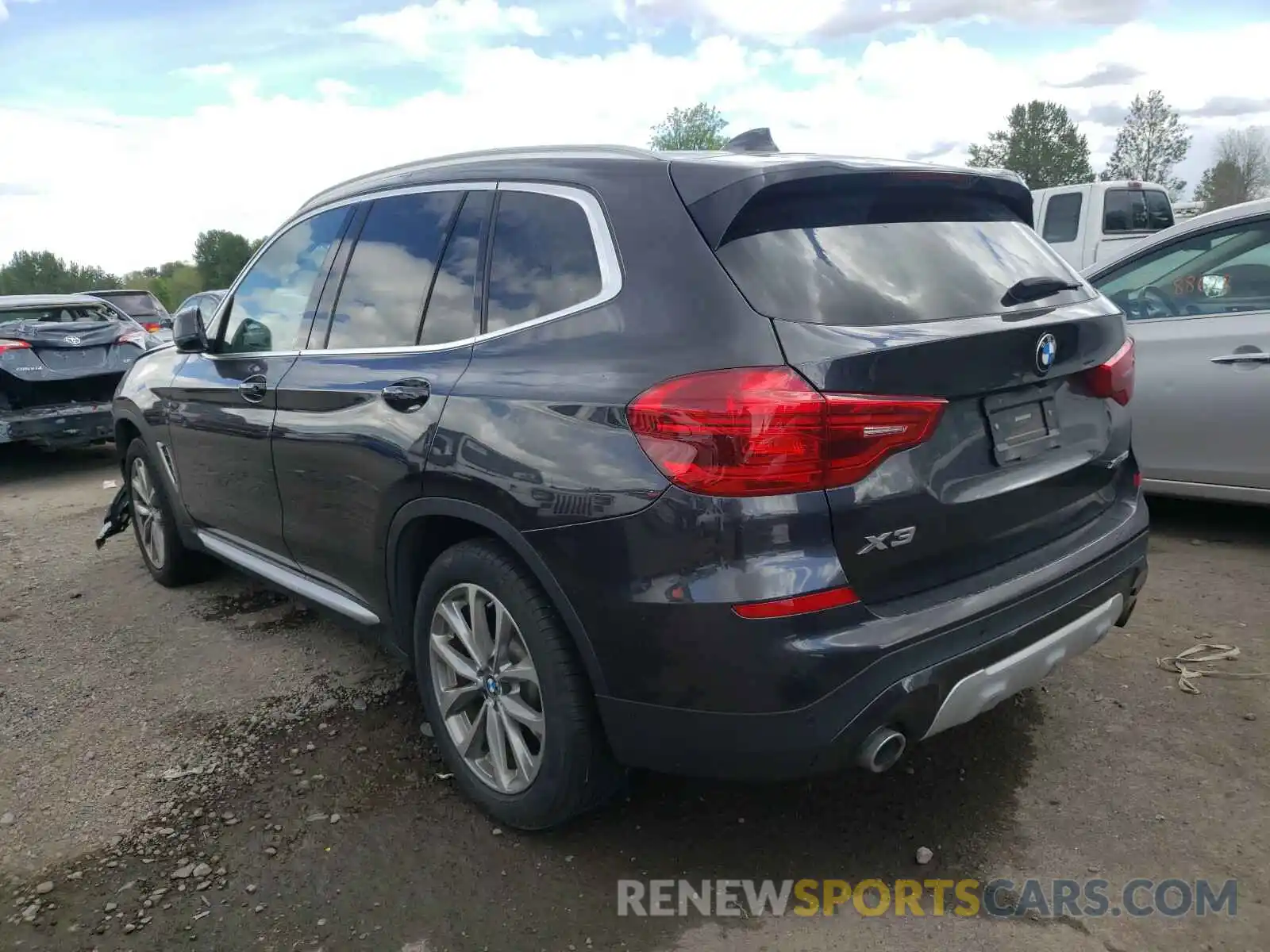 3 Photograph of a damaged car 5UXTR9C52KLE11711 BMW X3 2019