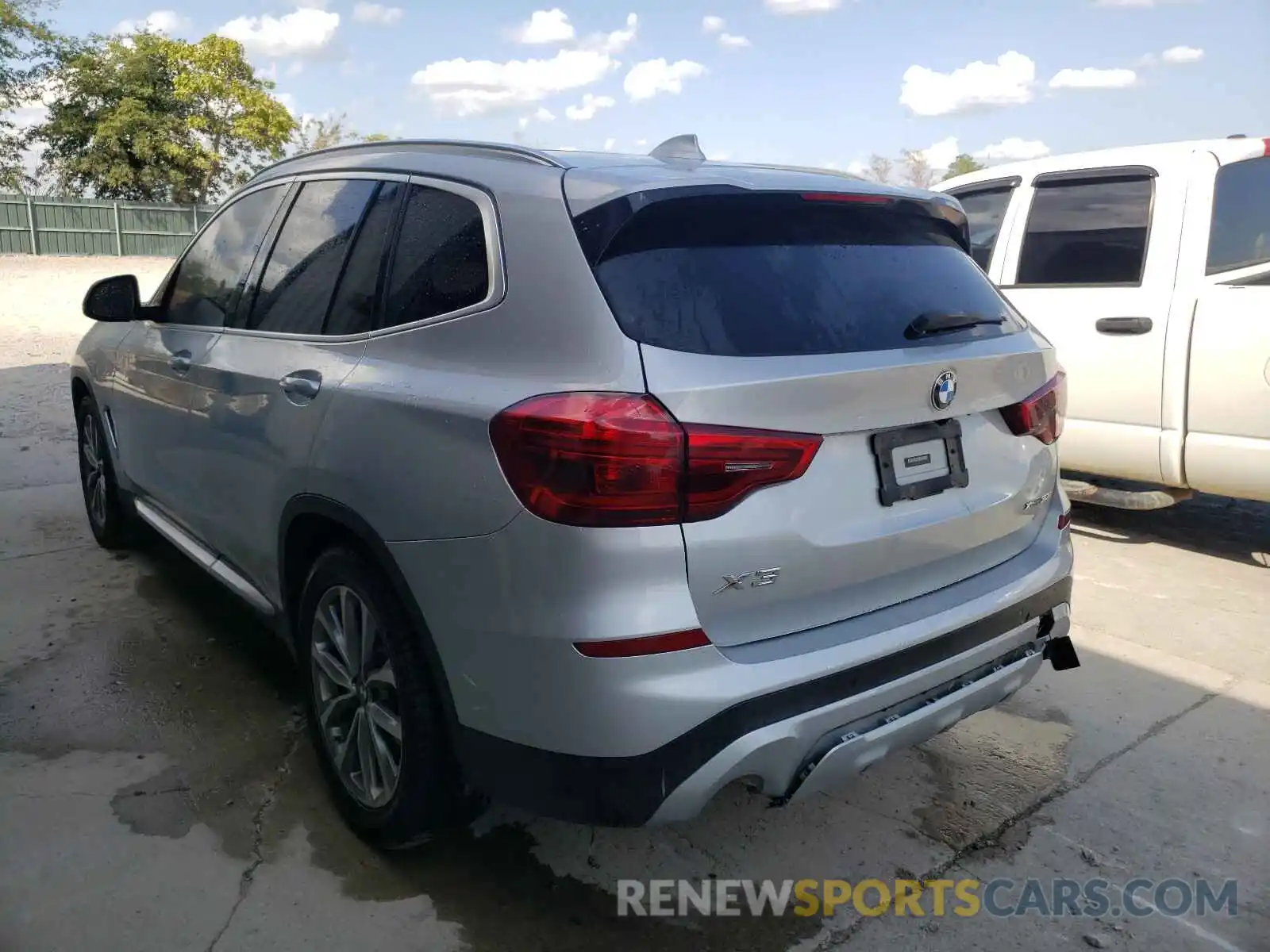 3 Photograph of a damaged car 5UXTR9C54KLP77117 BMW X3 2019