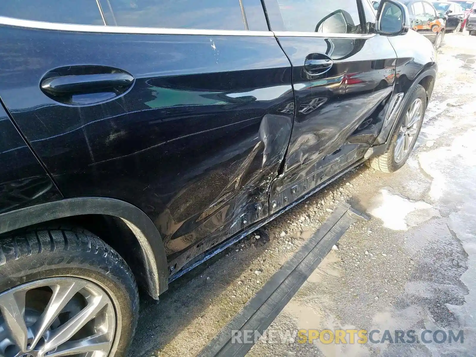 9 Photograph of a damaged car 5UXTR9C54KLP81362 BMW X3 2019