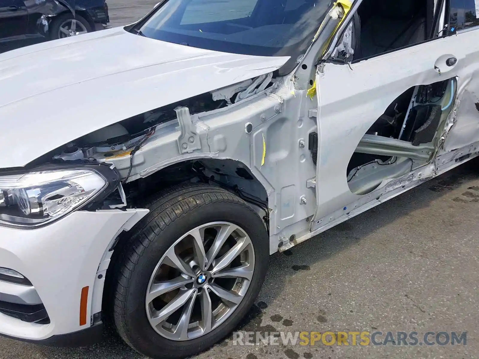 10 Photograph of a damaged car 5UXTR9C55KLE20872 BMW X3 2019