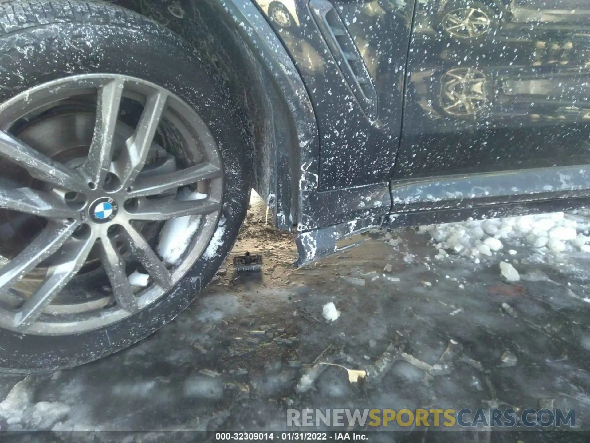 6 Photograph of a damaged car 5UXTR9C55KLE21603 BMW X3 2019