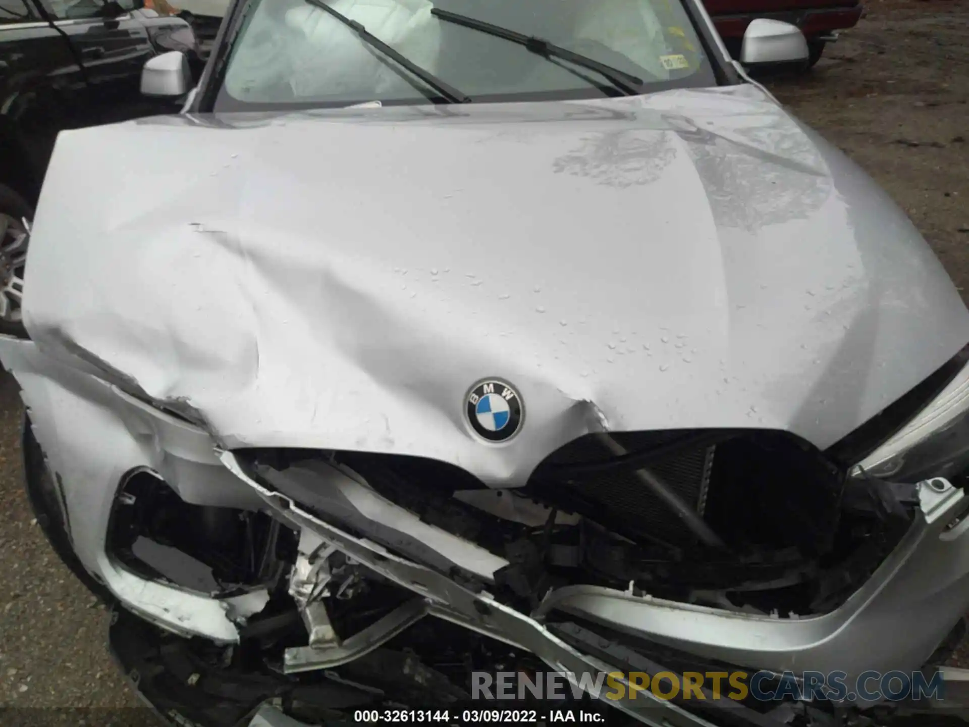 10 Photograph of a damaged car 5UXTR9C55KLP91155 BMW X3 2019