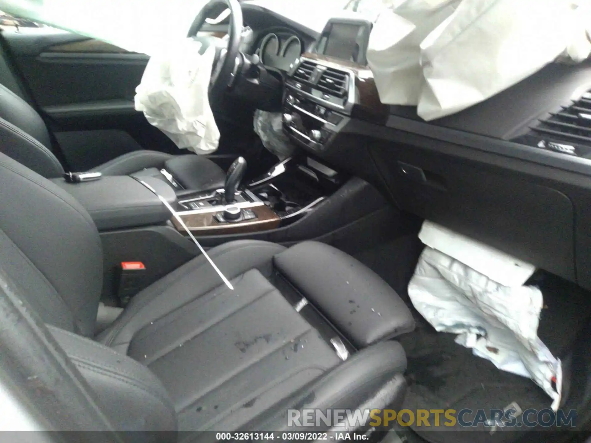 5 Photograph of a damaged car 5UXTR9C55KLP91155 BMW X3 2019