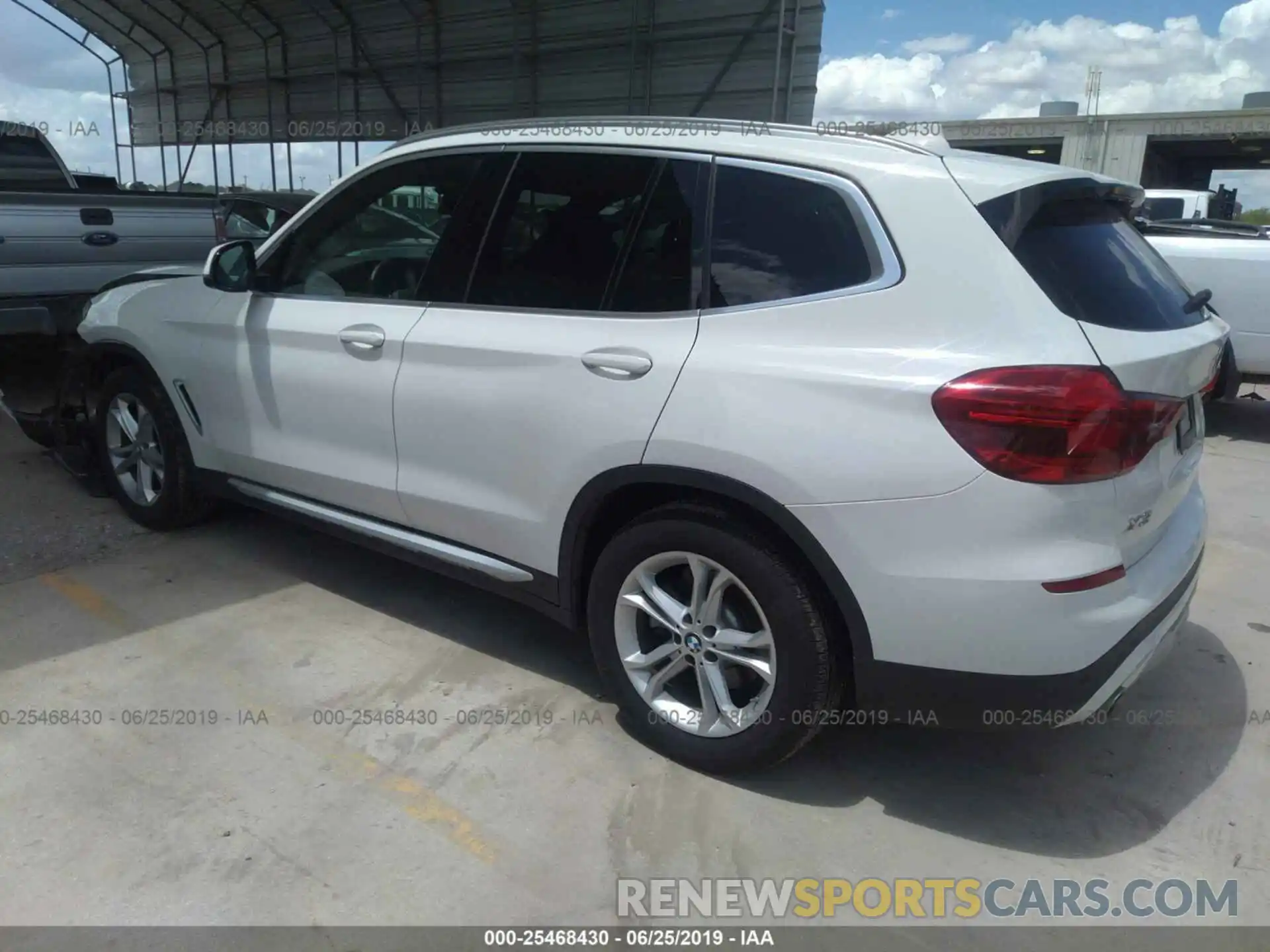 3 Photograph of a damaged car 5UXTR9C56KLD90944 BMW X3 2019