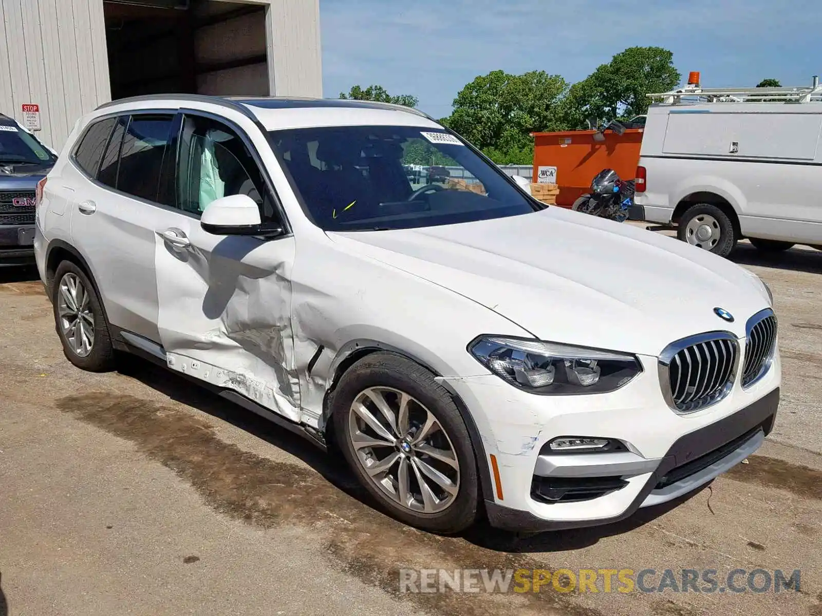 1 Фотография поврежденного автомобиля 5UXTR9C56KLE15650 BMW X3 2019