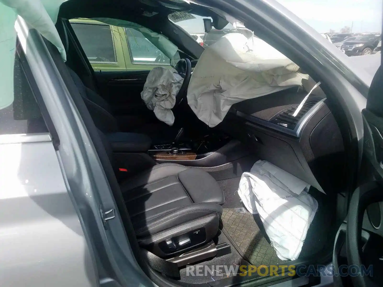 5 Photograph of a damaged car 5UXTR9C58KLE13320 BMW X3 2019